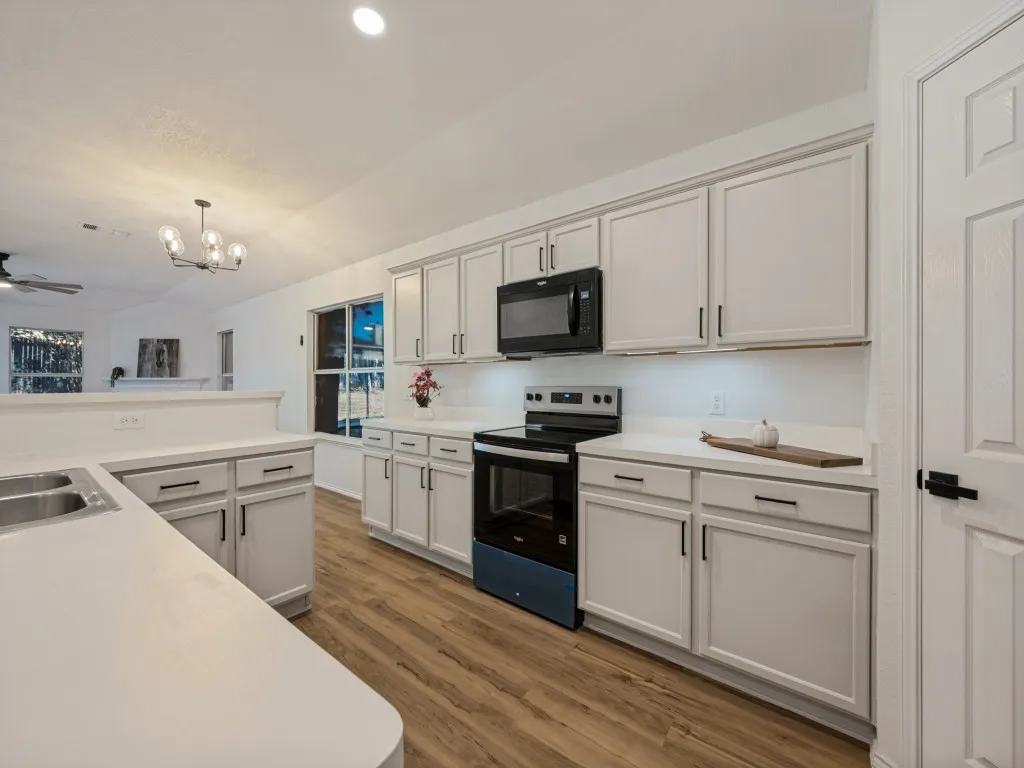 Single Family Residence For Sale in Tarrant County , 1309 Dundee Drive, Arlington, Texas 76002, 4 Bedroom, 2 Bathroom, 2 Garage spaces, 2,131 Sqft, built in 2002, mls#21398236, Real Estate Agent in Arlington, Homes For Sale in Tarrant county, Homes For Sale in Arlington, Realtor in Arlington Texas, Real Estate Brokerage Independent Realty Texas, Luminita Cordes Realtor
