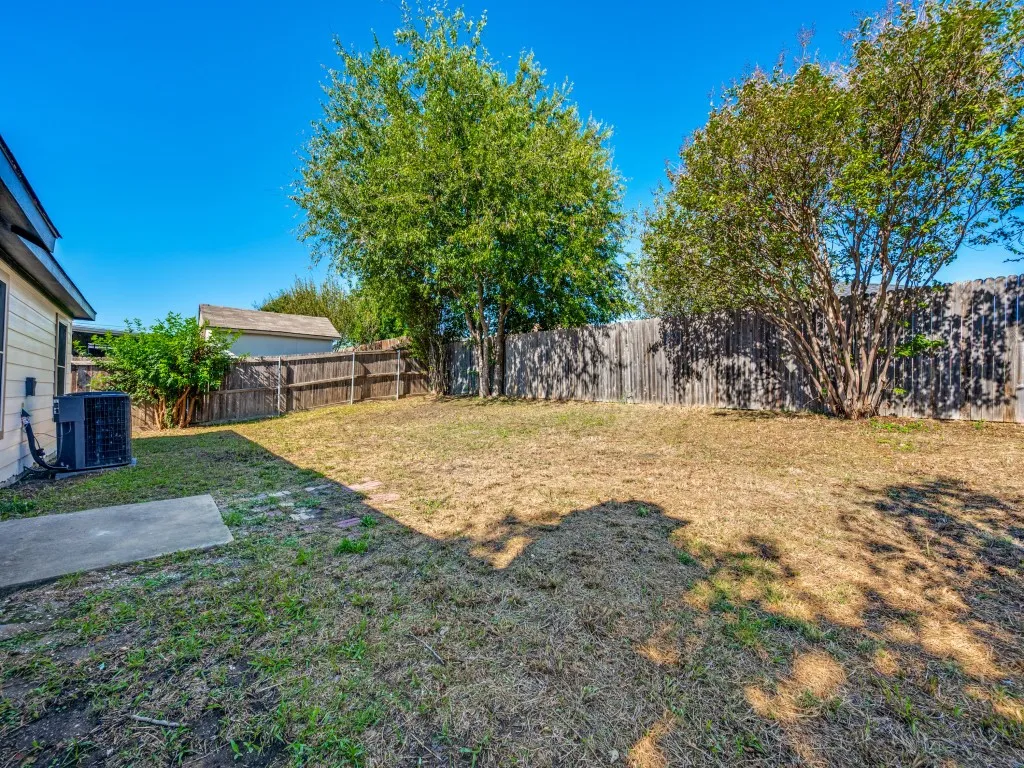 Single Family Residence For Sale in Tarrant County , 1309 Dundee Drive, Arlington, Texas 76002, 4 Bedroom, 2 Bathroom, 2 Garage spaces, 2,131 Sqft, built in 2002, mls#21398236, Real Estate Agent in Arlington, Homes For Sale in Tarrant county, Homes For Sale in Arlington, Realtor in Arlington Texas, Real Estate Brokerage Independent Realty Texas, Luminita Cordes Realtor