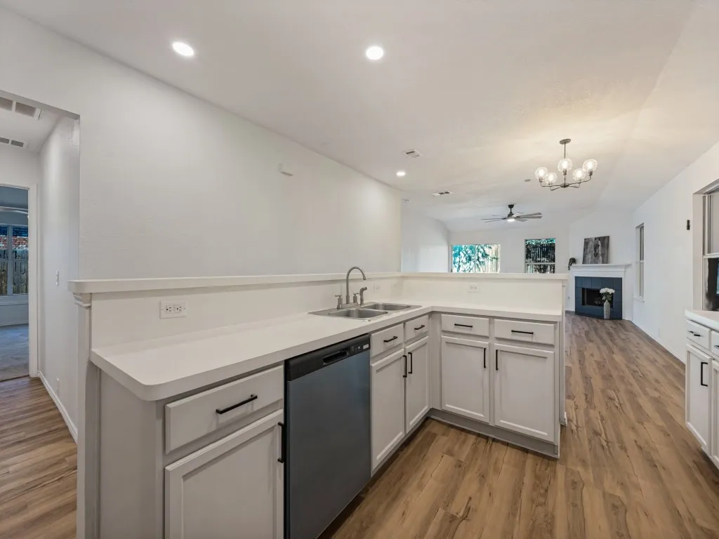 Single Family Residence For Sale in Tarrant County , 1309 Dundee Drive, Arlington, Texas 76002, 4 Bedroom, 2 Bathroom, 2 Garage spaces, 2,131 Sqft, built in 2002, mls#21398236, Real Estate Agent in Arlington, Homes For Sale in Tarrant county, Homes For Sale in Arlington, Realtor in Arlington Texas, Real Estate Brokerage Independent Realty Texas, Luminita Cordes Realtor