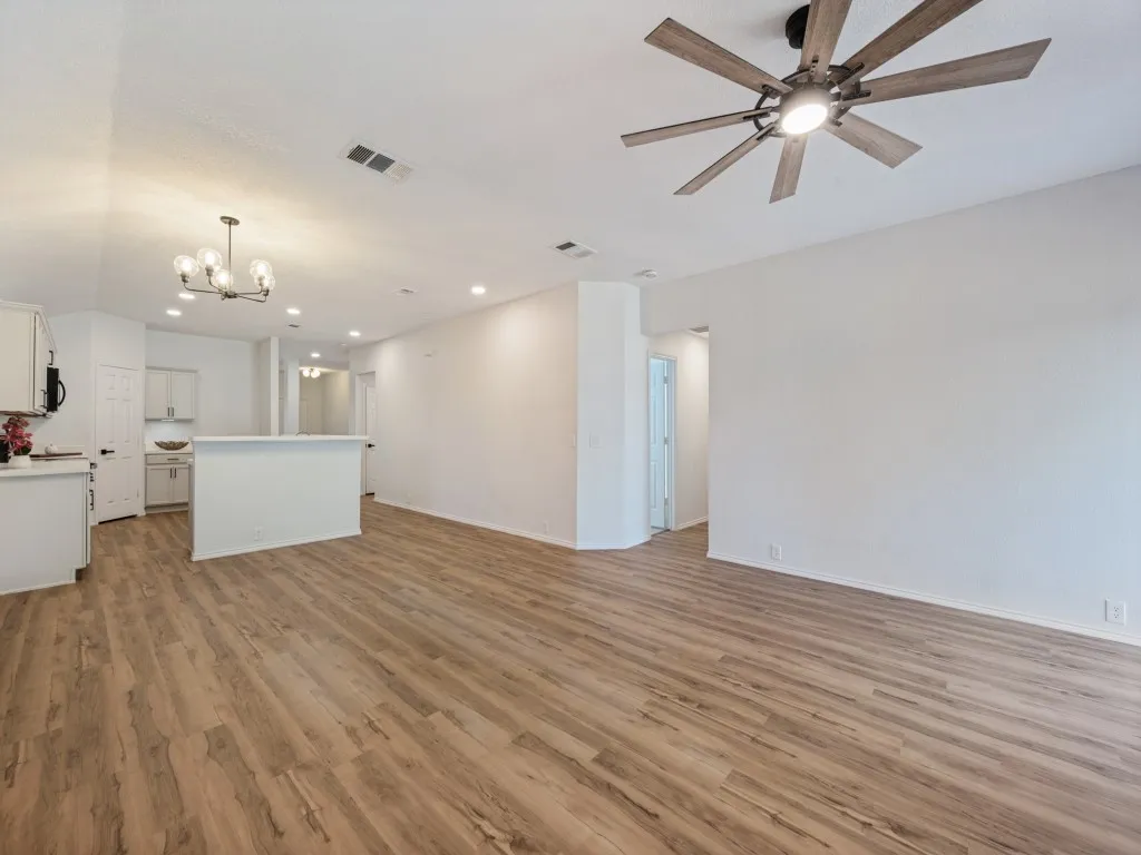 Single Family Residence For Sale in Tarrant County , 1309 Dundee Drive, Arlington, Texas 76002, 4 Bedroom, 2 Bathroom, 2 Garage spaces, 2,131 Sqft, built in 2002, mls#21398236, Real Estate Agent in Arlington, Homes For Sale in Tarrant county, Homes For Sale in Arlington, Realtor in Arlington Texas, Real Estate Brokerage Independent Realty Texas, Luminita Cordes Realtor