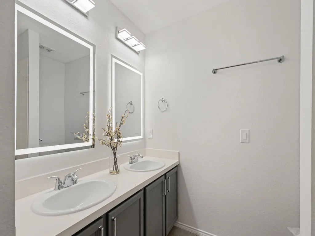 Single Family Residence For Sale in Tarrant County , 1309 Dundee Drive, Arlington, Texas 76002, 4 Bedroom, 2 Bathroom, 2 Garage spaces, 2,131 Sqft, built in 2002, mls#21398236, Real Estate Agent in Arlington, Homes For Sale in Tarrant county, Homes For Sale in Arlington, Realtor in Arlington Texas, Real Estate Brokerage Independent Realty Texas, Luminita Cordes Realtor