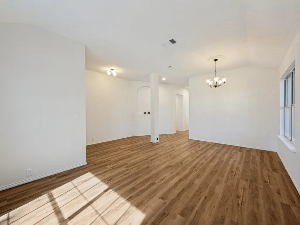 Single Family Residence For Sale in Tarrant County , 1309 Dundee Drive, Arlington, Texas 76002, 4 Bedroom, 2 Bathroom, 2 Garage spaces, 2,131 Sqft, built in 2002, mls#21398236, Real Estate Agent in Arlington, Homes For Sale in Tarrant county, Homes For Sale in Arlington, Realtor in Arlington Texas, Real Estate Brokerage Independent Realty Texas, Luminita Cordes Realtor