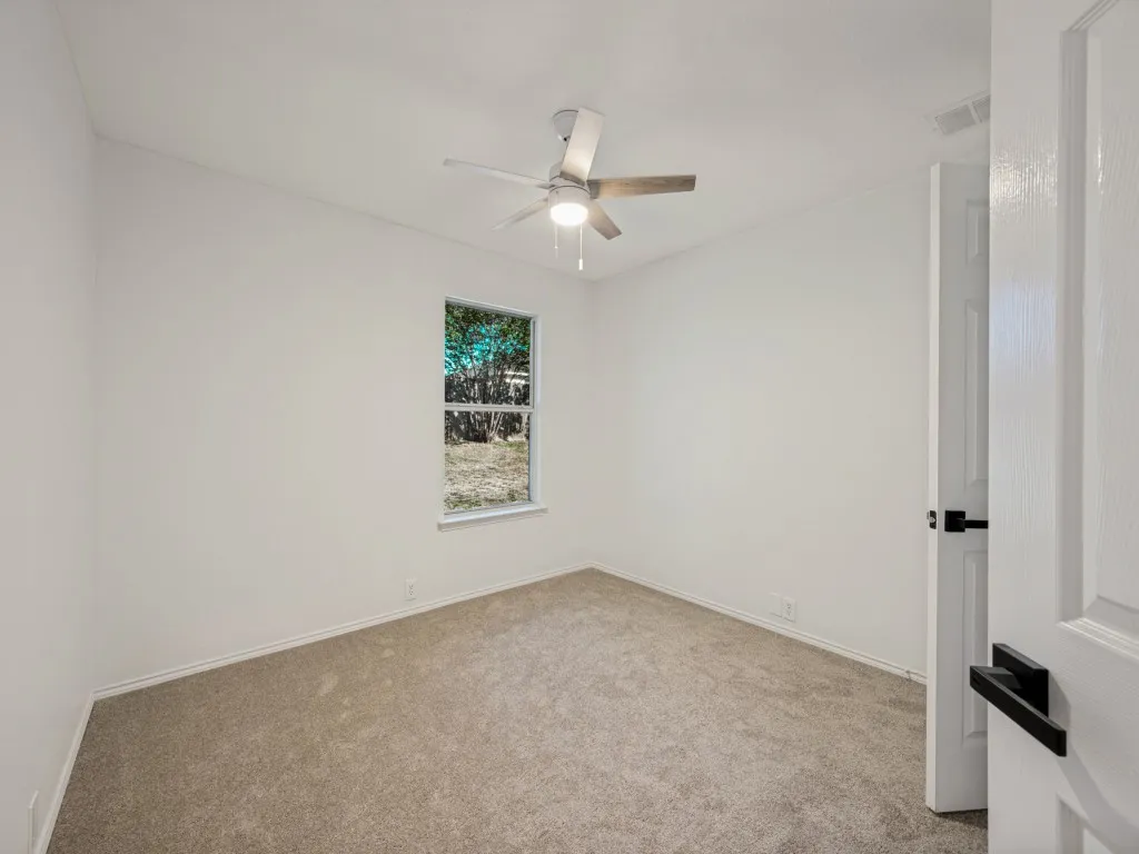 Single Family Residence For Sale in Tarrant County , 1309 Dundee Drive, Arlington, Texas 76002, 4 Bedroom, 2 Bathroom, 2 Garage spaces, 2,131 Sqft, built in 2002, mls#21398236, Real Estate Agent in Arlington, Homes For Sale in Tarrant county, Homes For Sale in Arlington, Realtor in Arlington Texas, Real Estate Brokerage Independent Realty Texas, Luminita Cordes Realtor