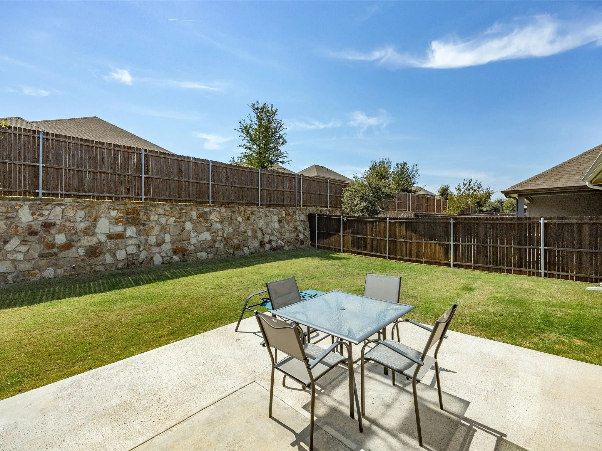 Single Family Residence For Sale in Denton County , 214 Luna Lane, Lake Dallas, Texas 75065, 3 Bedroom, 2 Bathroom, 2 Garage spaces, 1,659 Sqft, built in 2022, mls#21397406, Real Estate Agent in Lake Dallas, Homes For Sale in Denton county, Homes For Sale in Lake Dallas, Realtor in Lake Dallas Texas, Real Estate Brokerage Independent Realty Texas, Luminita Cordes Realtor