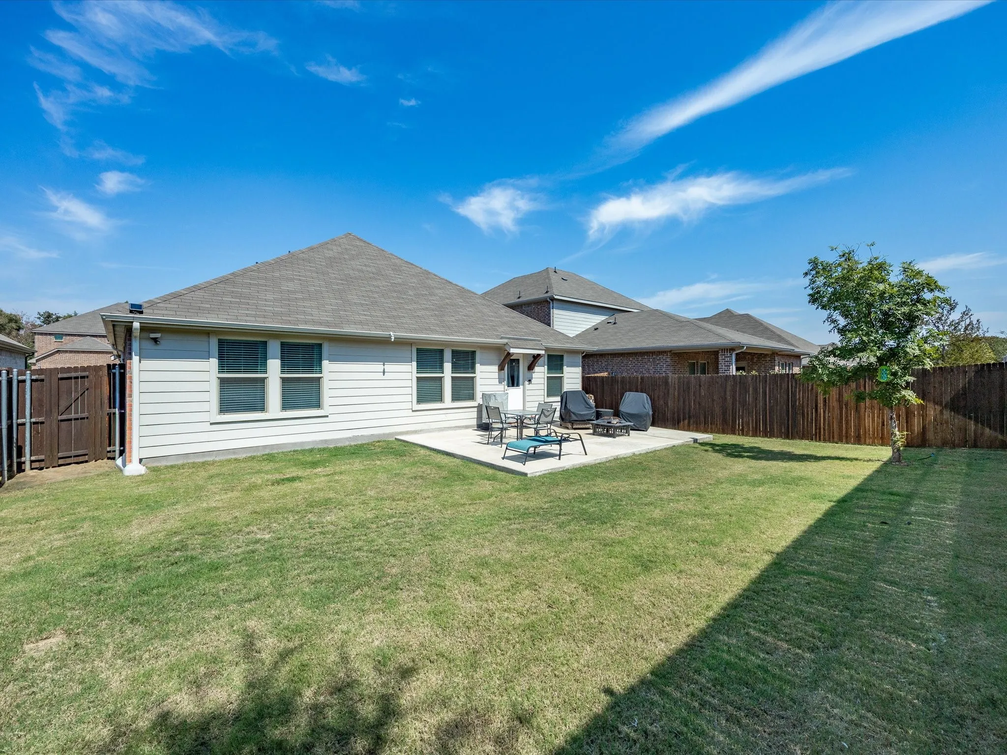Single Family Residence For Sale in Denton County , 214 Luna Lane, Lake Dallas, Texas 75065, 3 Bedroom, 2 Bathroom, 2 Garage spaces, 1,659 Sqft, built in 2022, mls#21397406, Real Estate Agent in Lake Dallas, Homes For Sale in Denton county, Homes For Sale in Lake Dallas, Realtor in Lake Dallas Texas, Real Estate Brokerage Independent Realty Texas, Luminita Cordes Realtor