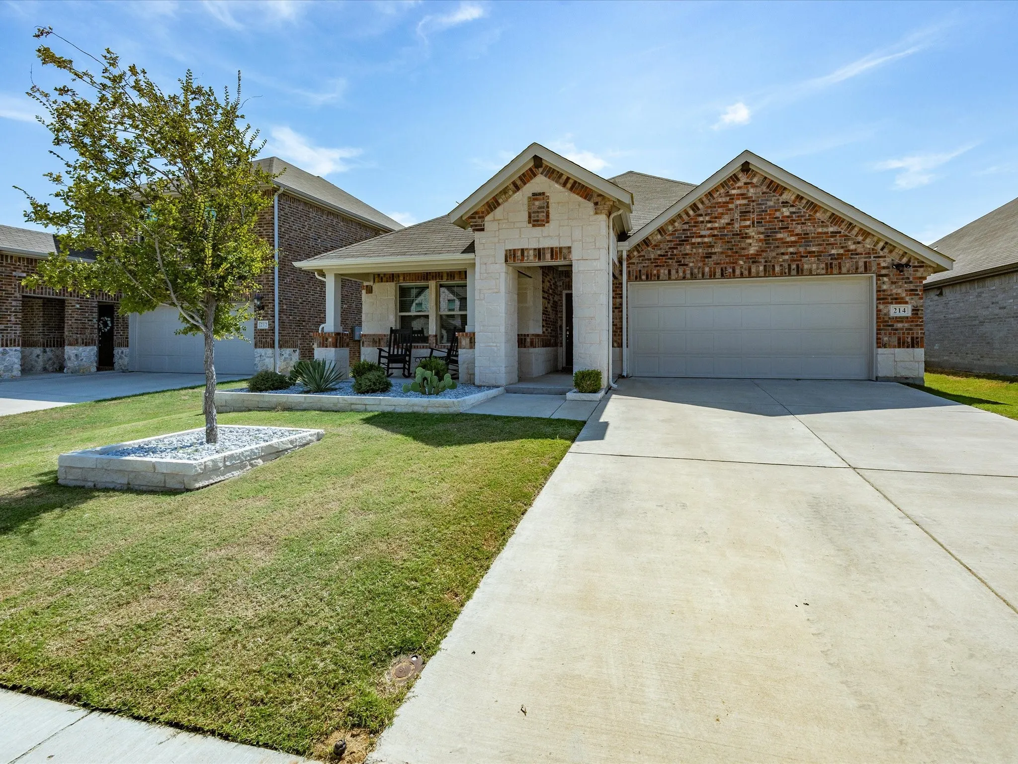 Single Family Residence For Sale in Denton County , 214 Luna Lane, Lake Dallas, Texas 75065, 3 Bedroom, 2 Bathroom, 2 Garage spaces, 1,659 Sqft, built in 2022, mls#21397406, Real Estate Agent in Lake Dallas, Homes For Sale in Denton county, Homes For Sale in Lake Dallas, Realtor in Lake Dallas Texas, Real Estate Brokerage Independent Realty Texas, Luminita Cordes Realtor