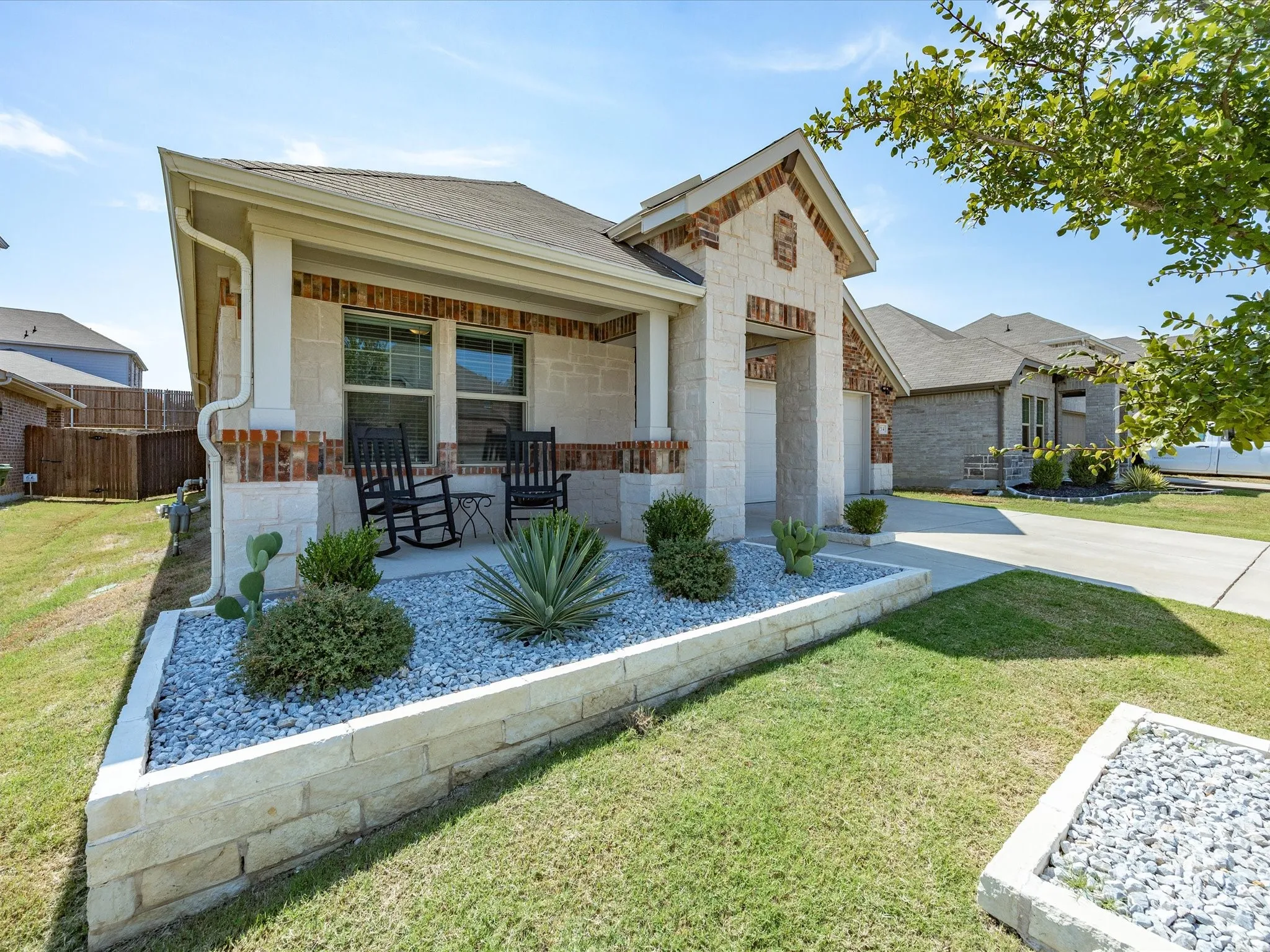 Single Family Residence For Sale in Denton County , 214 Luna Lane, Lake Dallas, Texas 75065, 3 Bedroom, 2 Bathroom, 2 Garage spaces, 1,659 Sqft, built in 2022, mls#21397406, Real Estate Agent in Lake Dallas, Homes For Sale in Denton county, Homes For Sale in Lake Dallas, Realtor in Lake Dallas Texas, Real Estate Brokerage Independent Realty Texas, Luminita Cordes Realtor
