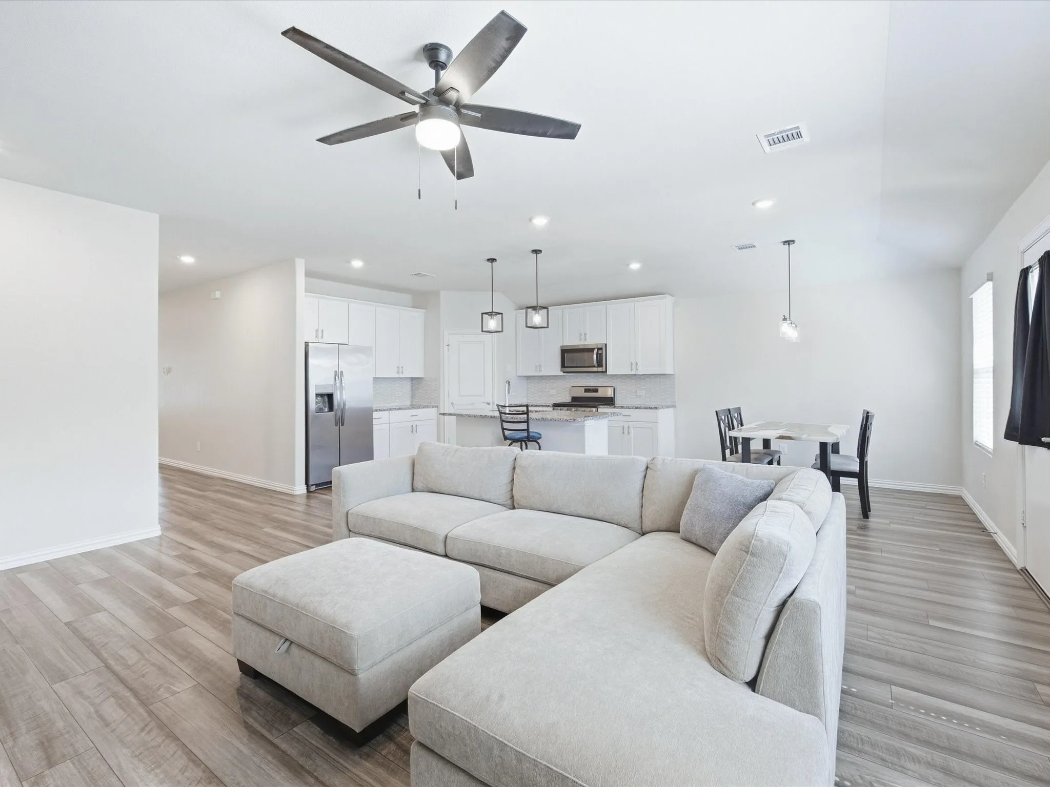 Single Family Residence For Sale in Denton County , 214 Luna Lane, Lake Dallas, Texas 75065, 3 Bedroom, 2 Bathroom, 2 Garage spaces, 1,659 Sqft, built in 2022, mls#21397406, Real Estate Agent in Lake Dallas, Homes For Sale in Denton county, Homes For Sale in Lake Dallas, Realtor in Lake Dallas Texas, Real Estate Brokerage Independent Realty Texas, Luminita Cordes Realtor