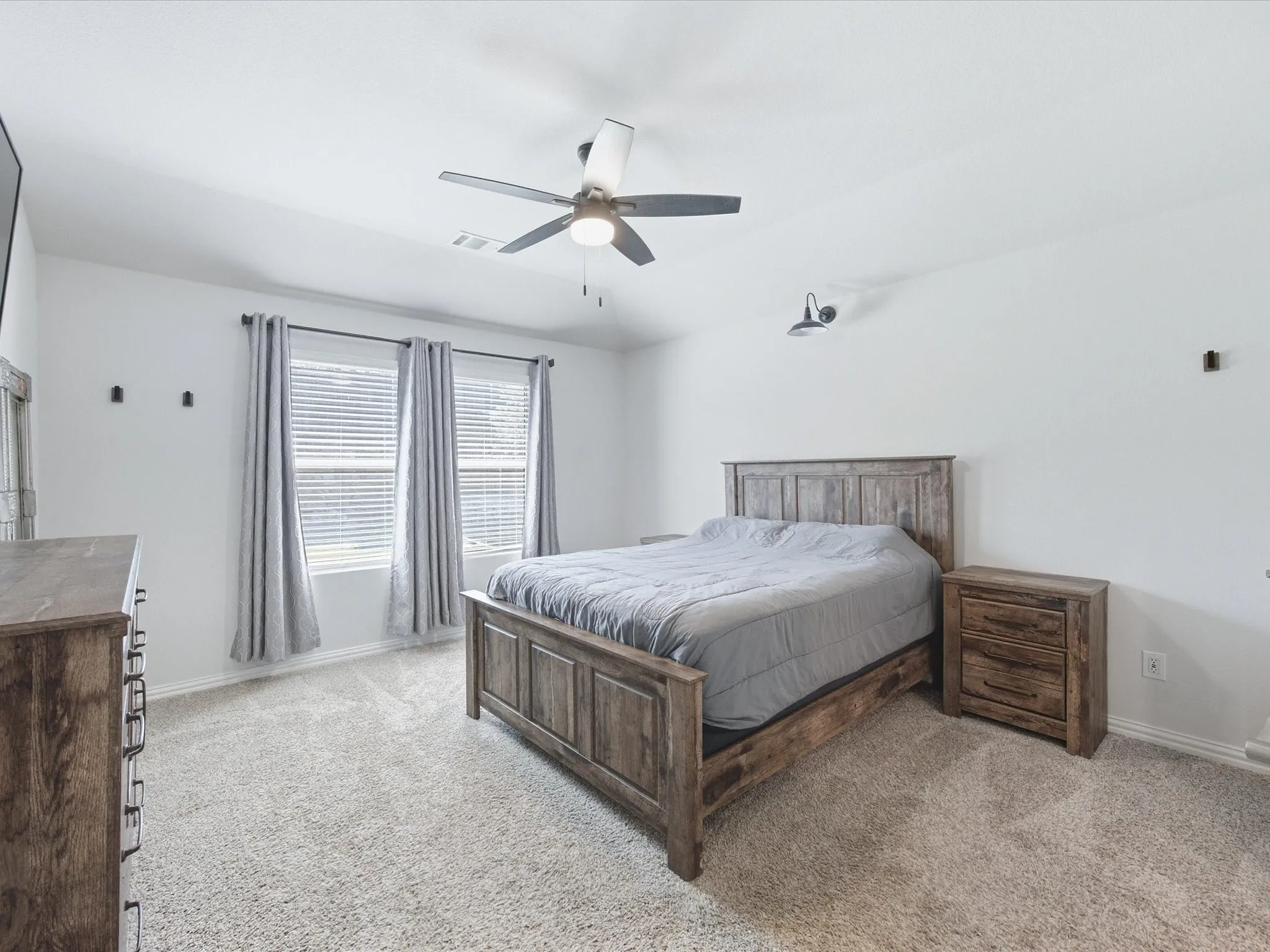 Single Family Residence For Sale in Denton County , 214 Luna Lane, Lake Dallas, Texas 75065, 3 Bedroom, 2 Bathroom, 2 Garage spaces, 1,659 Sqft, built in 2022, mls#21397406, Real Estate Agent in Lake Dallas, Homes For Sale in Denton county, Homes For Sale in Lake Dallas, Realtor in Lake Dallas Texas, Real Estate Brokerage Independent Realty Texas, Luminita Cordes Realtor