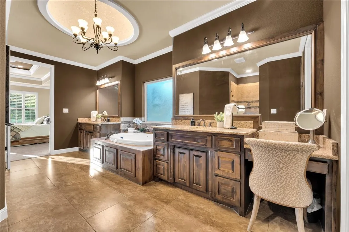 Single Family Residence For Sale in Hood County , 6410 Pinehurst Drive, Granbury, Texas 76049, 4 Bedroom, 3 Bathroom, 3 Garage spaces, 2,960 Sqft, built in 2014, mls#21394083, Real Estate Agent in Granbury, Homes For Sale in Hood county, Homes For Sale in Granbury, Realtor in Granbury Texas, Real Estate Brokerage Independent Realty Texas, Luminita Cordes Realtor