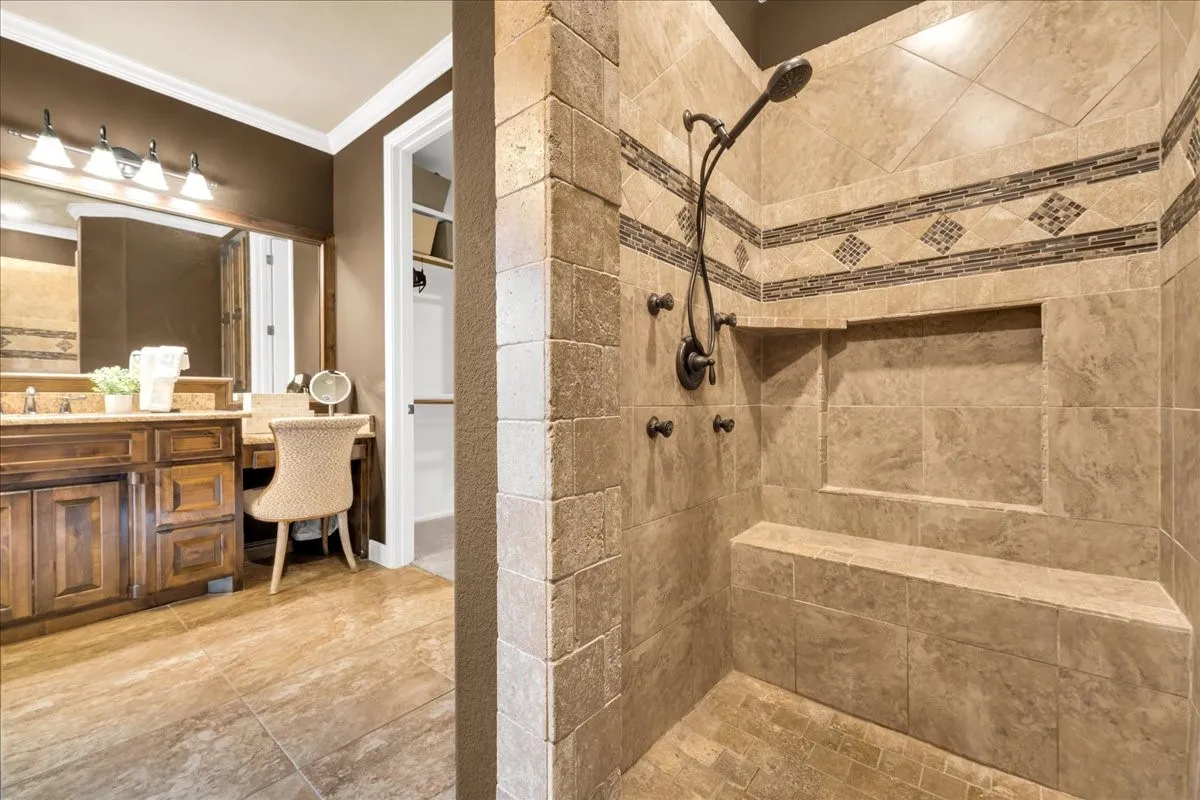 Single Family Residence For Sale in Hood County , 6410 Pinehurst Drive, Granbury, Texas 76049, 4 Bedroom, 3 Bathroom, 3 Garage spaces, 2,960 Sqft, built in 2014, mls#21394083, Real Estate Agent in Granbury, Homes For Sale in Hood county, Homes For Sale in Granbury, Realtor in Granbury Texas, Real Estate Brokerage Independent Realty Texas, Luminita Cordes Realtor