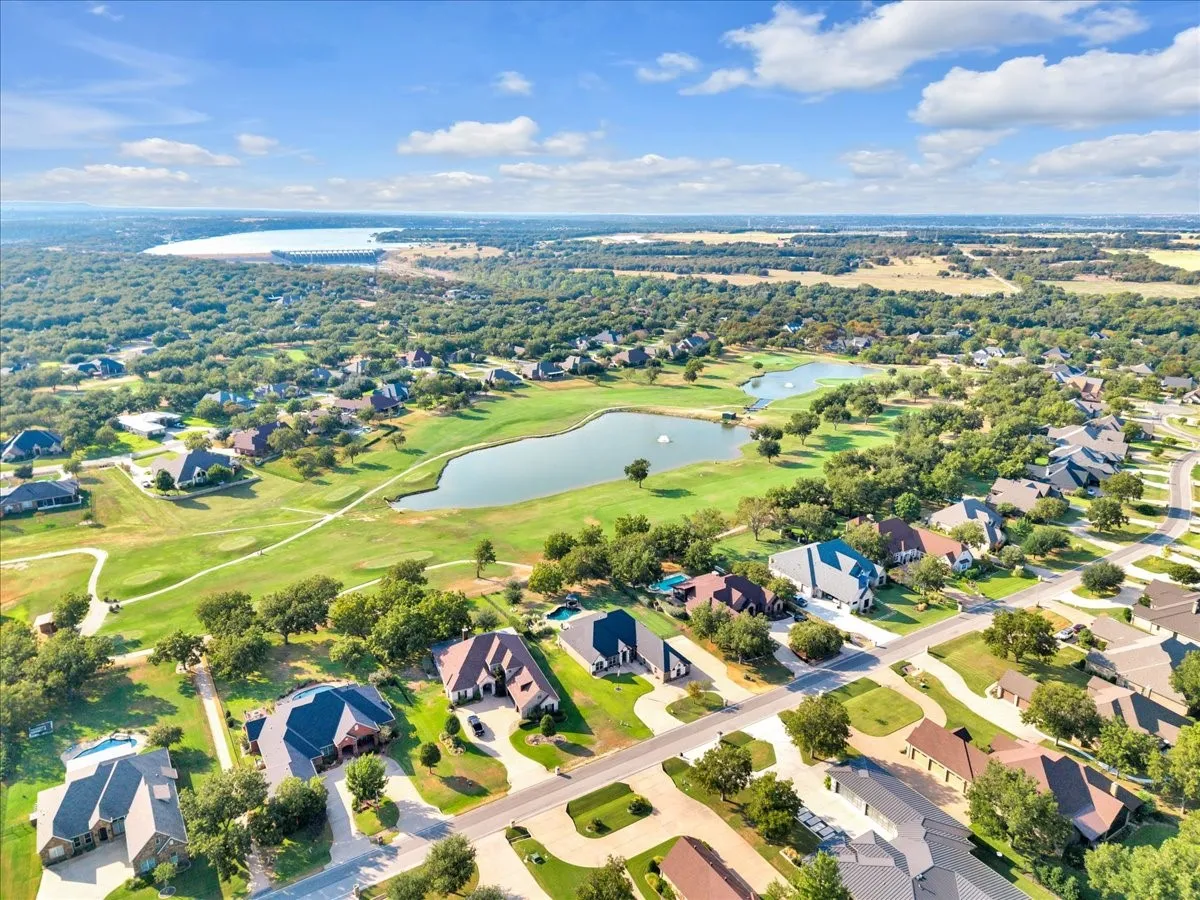 Single Family Residence For Sale in Hood County , 6410 Pinehurst Drive, Granbury, Texas 76049, 4 Bedroom, 3 Bathroom, 3 Garage spaces, 2,960 Sqft, built in 2014, mls#21394083, Real Estate Agent in Granbury, Homes For Sale in Hood county, Homes For Sale in Granbury, Realtor in Granbury Texas, Real Estate Brokerage Independent Realty Texas, Luminita Cordes Realtor