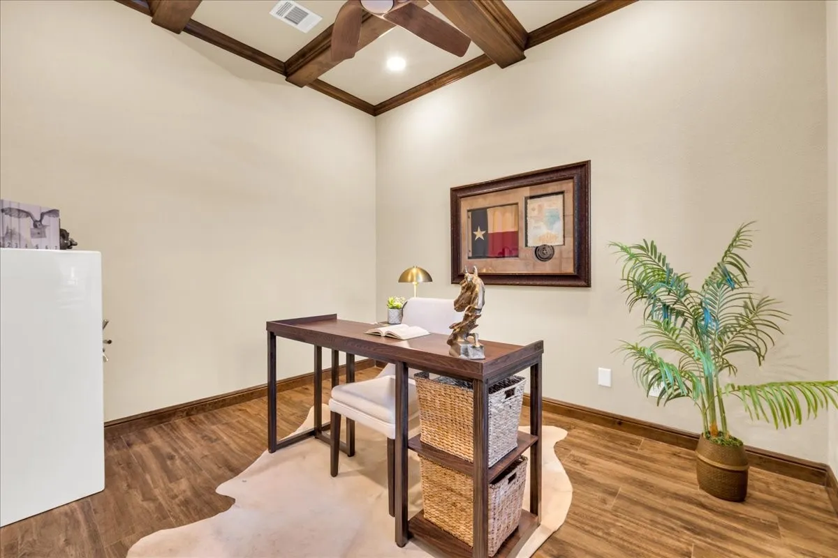 Single Family Residence For Sale in Hood County , 6410 Pinehurst Drive, Granbury, Texas 76049, 4 Bedroom, 3 Bathroom, 3 Garage spaces, 2,960 Sqft, built in 2014, mls#21394083, Real Estate Agent in Granbury, Homes For Sale in Hood county, Homes For Sale in Granbury, Realtor in Granbury Texas, Real Estate Brokerage Independent Realty Texas, Luminita Cordes Realtor