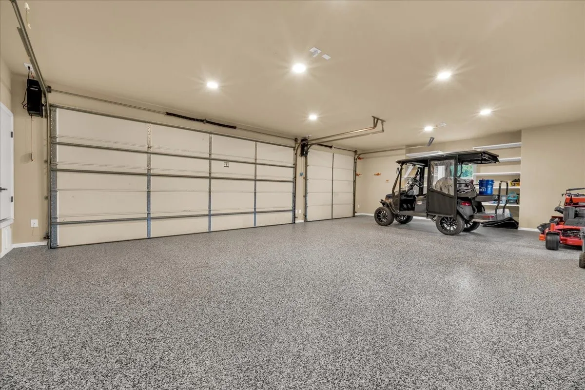 Single Family Residence For Sale in Hood County , 6410 Pinehurst Drive, Granbury, Texas 76049, 4 Bedroom, 3 Bathroom, 3 Garage spaces, 2,960 Sqft, built in 2014, mls#21394083, Real Estate Agent in Granbury, Homes For Sale in Hood county, Homes For Sale in Granbury, Realtor in Granbury Texas, Real Estate Brokerage Independent Realty Texas, Luminita Cordes Realtor