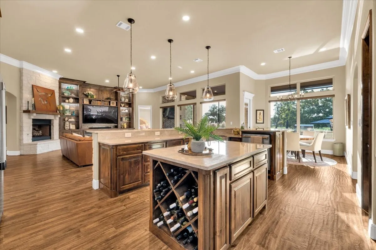 Single Family Residence For Sale in Hood County , 6410 Pinehurst Drive, Granbury, Texas 76049, 4 Bedroom, 3 Bathroom, 3 Garage spaces, 2,960 Sqft, built in 2014, mls#21394083, Real Estate Agent in Granbury, Homes For Sale in Hood county, Homes For Sale in Granbury, Realtor in Granbury Texas, Real Estate Brokerage Independent Realty Texas, Luminita Cordes Realtor