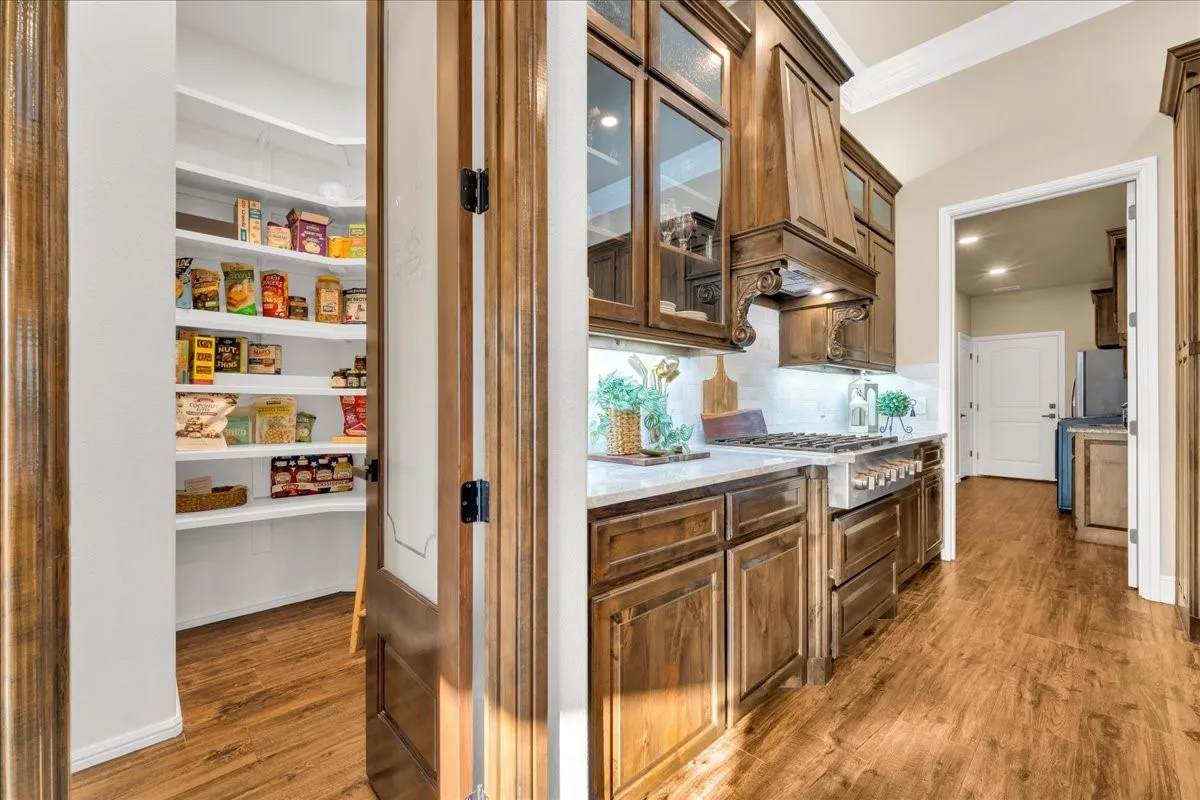 Single Family Residence For Sale in Hood County , 6410 Pinehurst Drive, Granbury, Texas 76049, 4 Bedroom, 3 Bathroom, 3 Garage spaces, 2,960 Sqft, built in 2014, mls#21394083, Real Estate Agent in Granbury, Homes For Sale in Hood county, Homes For Sale in Granbury, Realtor in Granbury Texas, Real Estate Brokerage Independent Realty Texas, Luminita Cordes Realtor