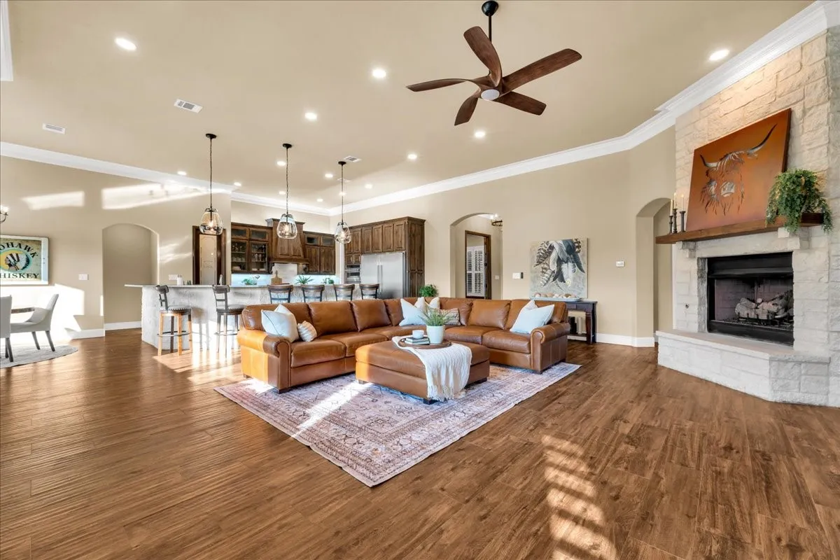 Single Family Residence For Sale in Hood County , 6410 Pinehurst Drive, Granbury, Texas 76049, 4 Bedroom, 3 Bathroom, 3 Garage spaces, 2,960 Sqft, built in 2014, mls#21394083, Real Estate Agent in Granbury, Homes For Sale in Hood county, Homes For Sale in Granbury, Realtor in Granbury Texas, Real Estate Brokerage Independent Realty Texas, Luminita Cordes Realtor