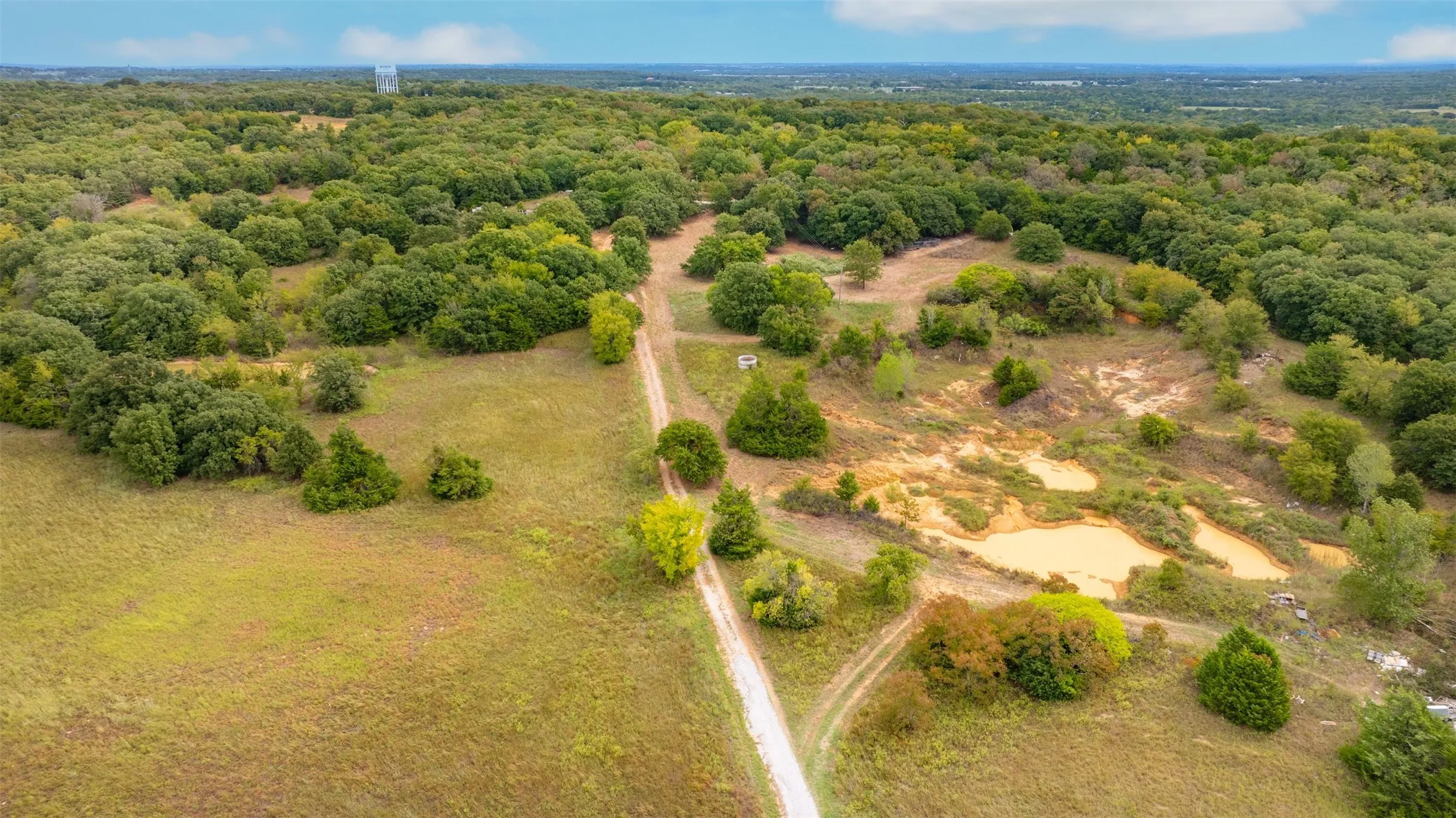 Farm For Sale in Cooke County , 3211 Fm 678, Gainesville, Texas 76240, 4 Bedroom, 2 Bathroom, Garage spaces, 3,256 Sqft, built in 1986, mls#21398268, Real Estate Agent in Gainesville, Homes For Sale in Cooke county, Homes For Sale in Gainesville, Realtor in Gainesville Texas, Real Estate Brokerage Independent Realty Texas, Luminita Cordes Realtor