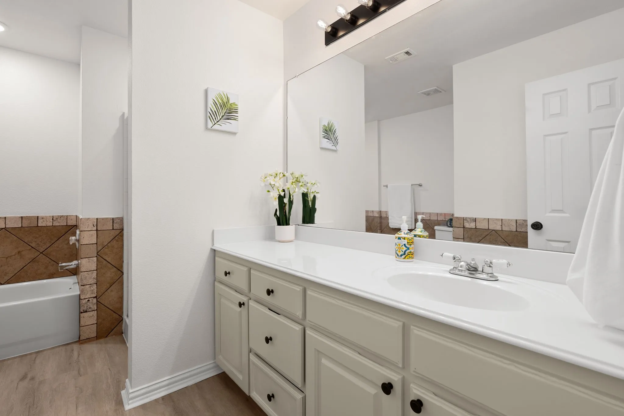 Single Family Residence For Sale in Tarrant County , 9300 Rhoni Court, Fort Worth, Texas 76140, 4 Bedroom, 2 Bathroom, 2 Garage spaces, 1,876 Sqft, built in 2005, mls#21394834, Real Estate Agent in Fort Worth, Homes For Sale in Tarrant county, Homes For Sale in Fort Worth, Realtor in Fort Worth Texas, Real Estate Brokerage Independent Realty Texas, Luminita Cordes Realtor