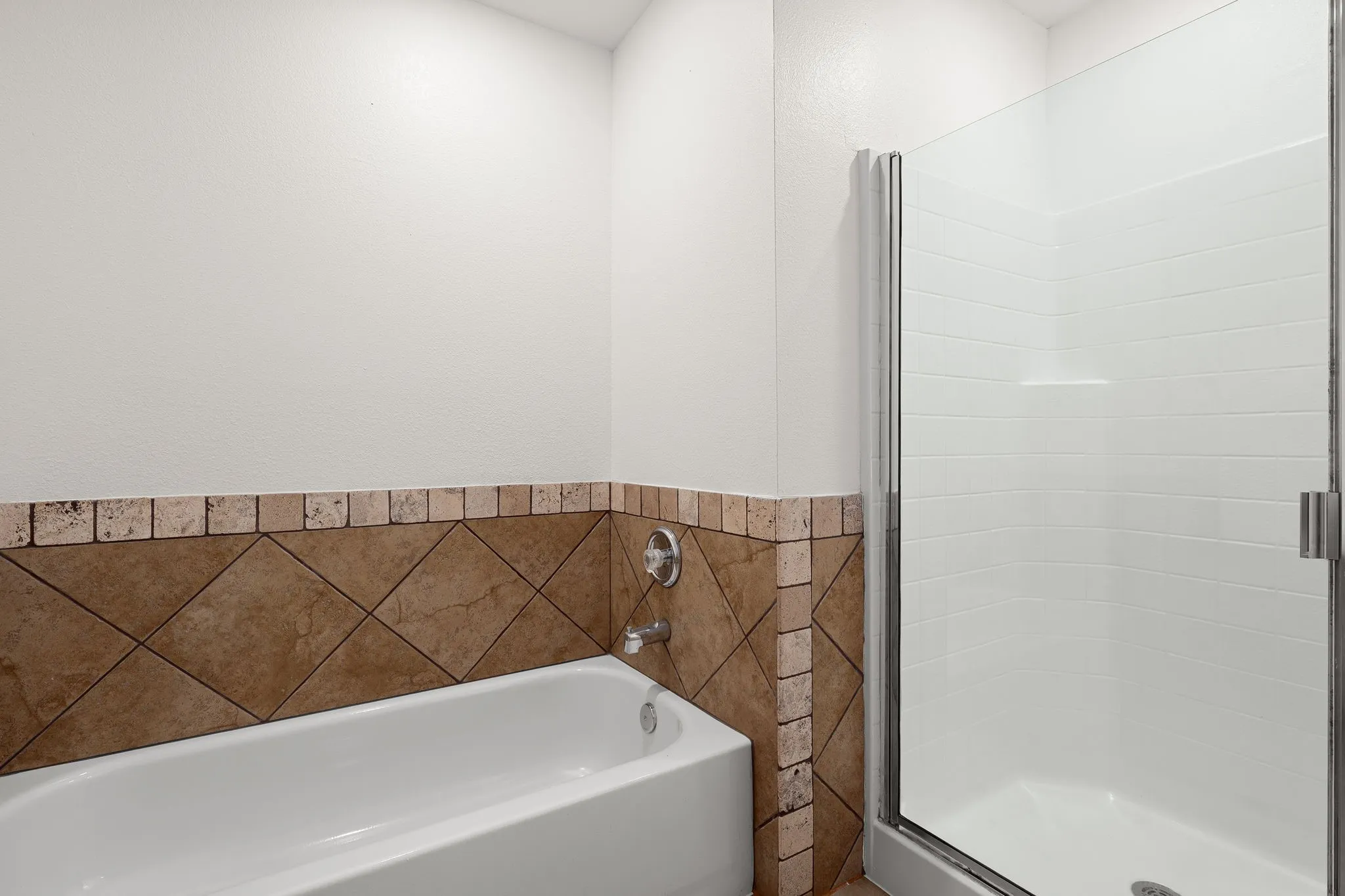 Single Family Residence For Sale in Tarrant County , 9300 Rhoni Court, Fort Worth, Texas 76140, 4 Bedroom, 2 Bathroom, 2 Garage spaces, 1,876 Sqft, built in 2005, mls#21394834, Real Estate Agent in Fort Worth, Homes For Sale in Tarrant county, Homes For Sale in Fort Worth, Realtor in Fort Worth Texas, Real Estate Brokerage Independent Realty Texas, Luminita Cordes Realtor
