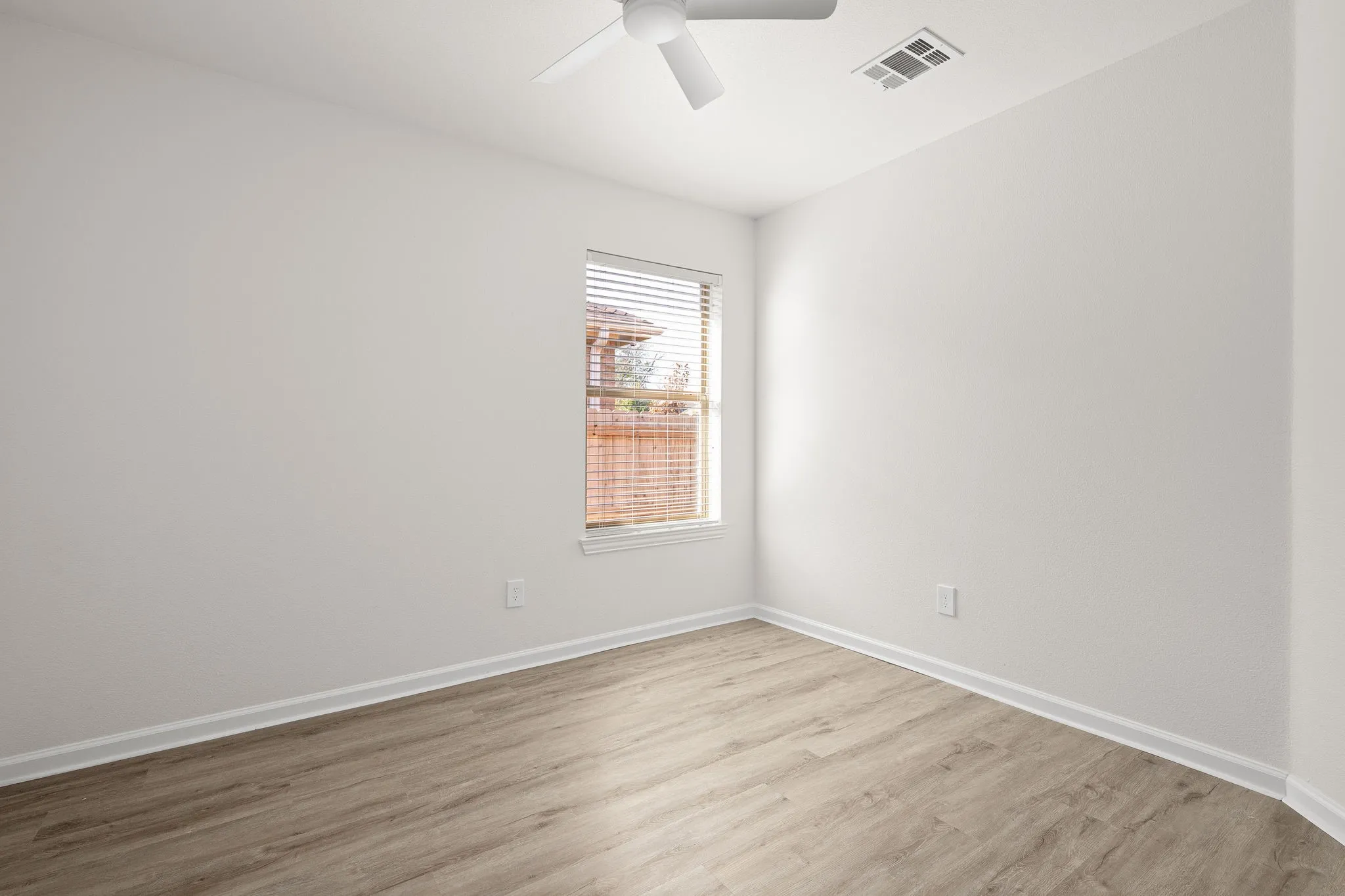 Single Family Residence For Sale in Tarrant County , 9300 Rhoni Court, Fort Worth, Texas 76140, 4 Bedroom, 2 Bathroom, 2 Garage spaces, 1,876 Sqft, built in 2005, mls#21394834, Real Estate Agent in Fort Worth, Homes For Sale in Tarrant county, Homes For Sale in Fort Worth, Realtor in Fort Worth Texas, Real Estate Brokerage Independent Realty Texas, Luminita Cordes Realtor