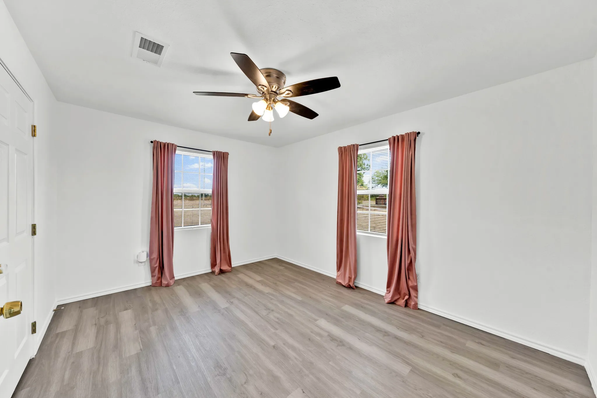 Single Family Residence For Sale in Hunt County , 5259 County Road 4604, Commerce, Texas 75428, 2 Bedroom, 1 Bathroom, Garage spaces, 720 Sqft, built in 2017, mls#21394340, Real Estate Agent in Commerce, Homes For Sale in Hunt county, Homes For Sale in Commerce, Realtor in Commerce Texas, Real Estate Brokerage Independent Realty Texas, Luminita Cordes Realtor