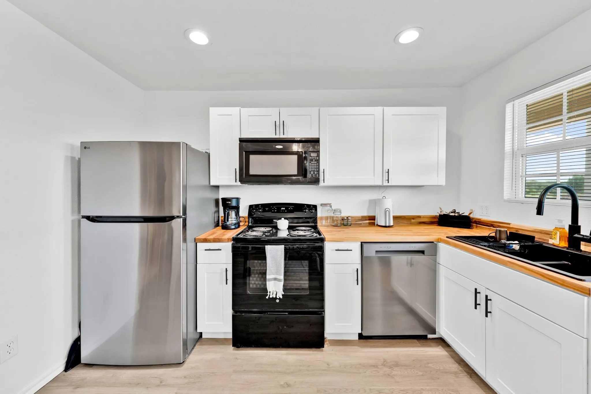 Single Family Residence For Sale in Hunt County , 5259 County Road 4604, Commerce, Texas 75428, 2 Bedroom, 1 Bathroom, Garage spaces, 720 Sqft, built in 2017, mls#21394340, Real Estate Agent in Commerce, Homes For Sale in Hunt county, Homes For Sale in Commerce, Realtor in Commerce Texas, Real Estate Brokerage Independent Realty Texas, Luminita Cordes Realtor