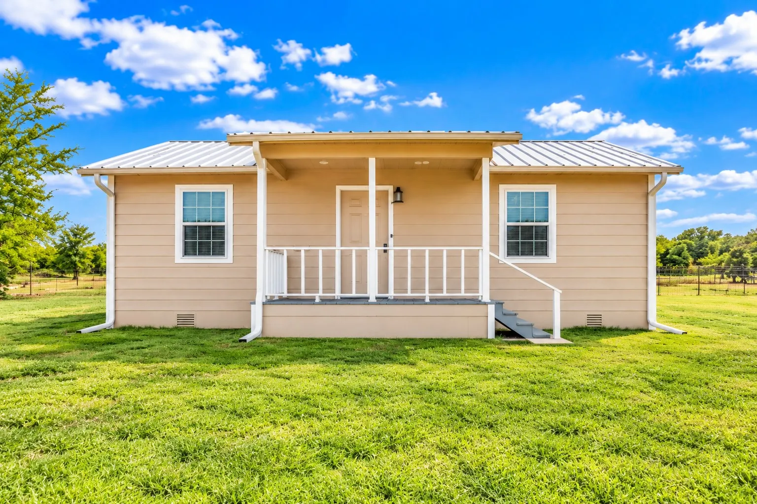 Single Family Residence For Sale in Hunt County , 5259 County Road 4604, Commerce, Texas 75428, 2 Bedroom, 1 Bathroom, Garage spaces, 720 Sqft, built in 2017, mls#21394340, Real Estate Agent in Commerce, Homes For Sale in Hunt county, Homes For Sale in Commerce, Realtor in Commerce Texas, Real Estate Brokerage Independent Realty Texas, Luminita Cordes Realtor