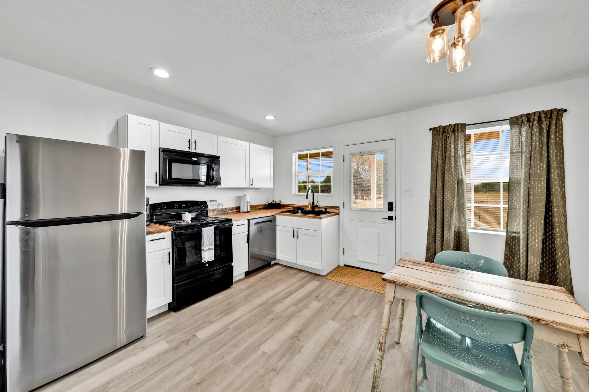 Single Family Residence For Sale in Hunt County , 5259 County Road 4604, Commerce, Texas 75428, 2 Bedroom, 1 Bathroom, Garage spaces, 720 Sqft, built in 2017, mls#21394340, Real Estate Agent in Commerce, Homes For Sale in Hunt county, Homes For Sale in Commerce, Realtor in Commerce Texas, Real Estate Brokerage Independent Realty Texas, Luminita Cordes Realtor