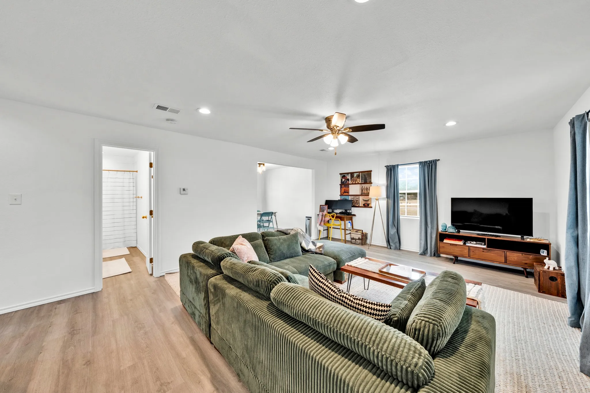 Single Family Residence For Sale in Hunt County , 5259 County Road 4604, Commerce, Texas 75428, 2 Bedroom, 1 Bathroom, Garage spaces, 720 Sqft, built in 2017, mls#21394340, Real Estate Agent in Commerce, Homes For Sale in Hunt county, Homes For Sale in Commerce, Realtor in Commerce Texas, Real Estate Brokerage Independent Realty Texas, Luminita Cordes Realtor