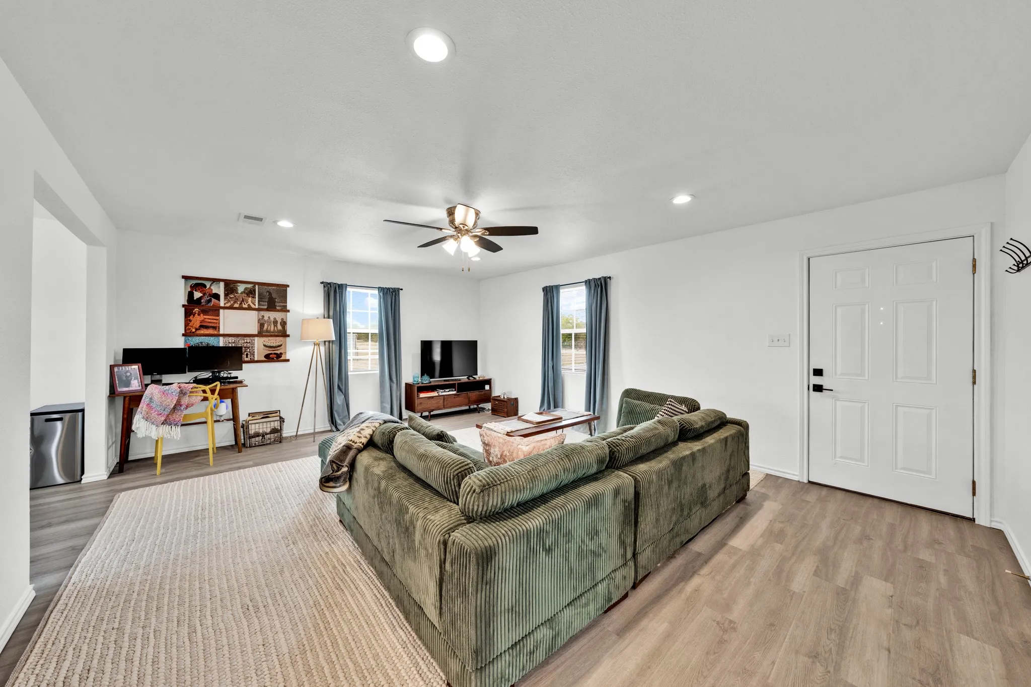 Single Family Residence For Sale in Hunt County , 5259 County Road 4604, Commerce, Texas 75428, 2 Bedroom, 1 Bathroom, Garage spaces, 720 Sqft, built in 2017, mls#21394340, Real Estate Agent in Commerce, Homes For Sale in Hunt county, Homes For Sale in Commerce, Realtor in Commerce Texas, Real Estate Brokerage Independent Realty Texas, Luminita Cordes Realtor