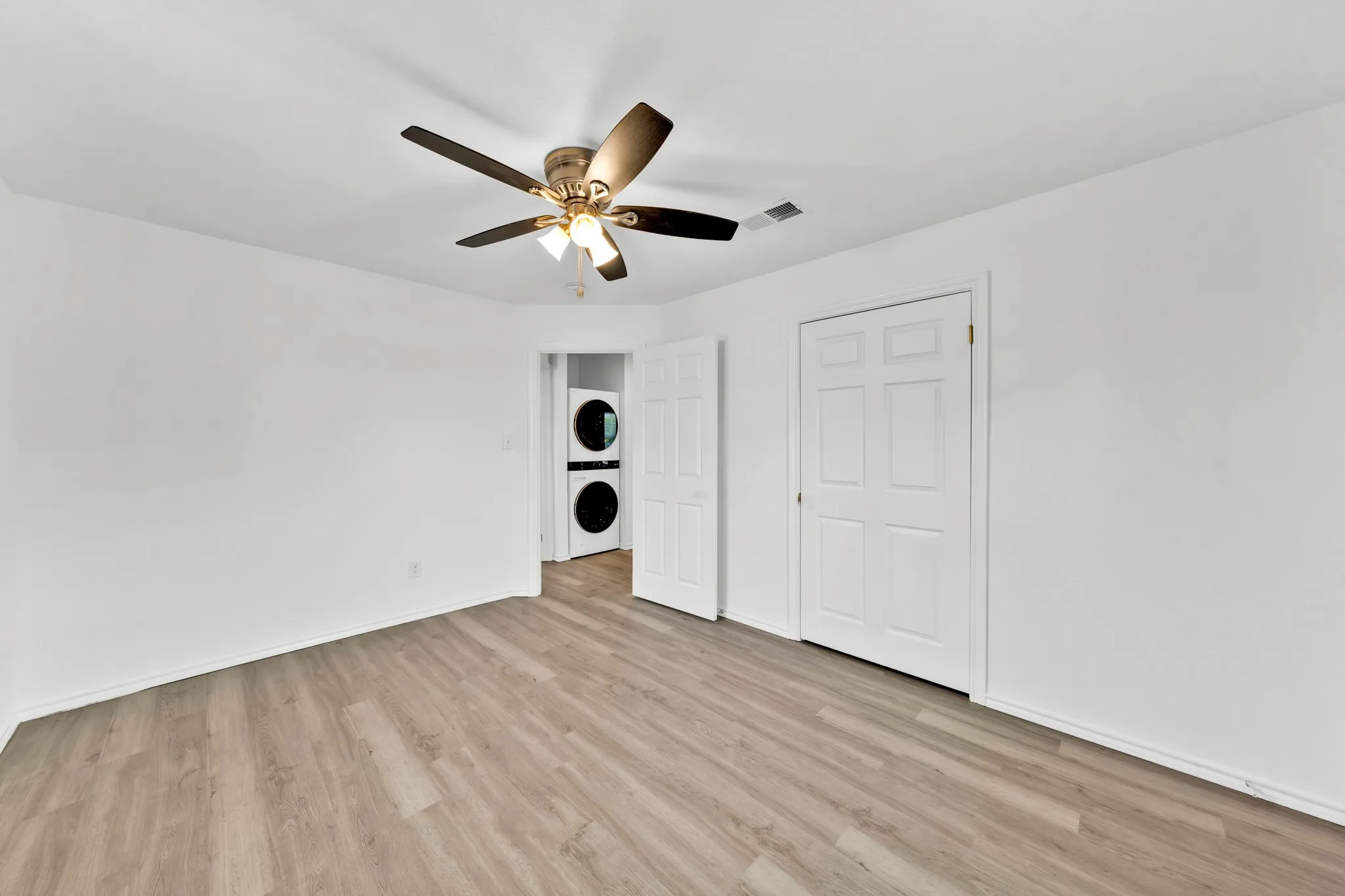 Single Family Residence For Sale in Hunt County , 5259 County Road 4604, Commerce, Texas 75428, 2 Bedroom, 1 Bathroom, Garage spaces, 720 Sqft, built in 2017, mls#21394340, Real Estate Agent in Commerce, Homes For Sale in Hunt county, Homes For Sale in Commerce, Realtor in Commerce Texas, Real Estate Brokerage Independent Realty Texas, Luminita Cordes Realtor