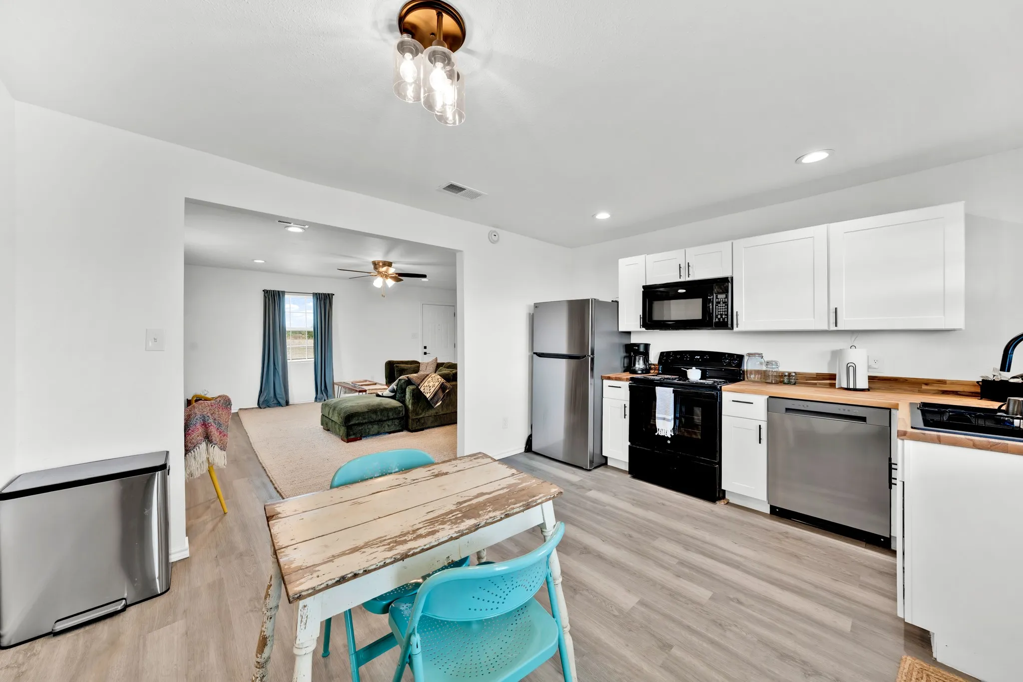 Single Family Residence For Sale in Hunt County , 5259 County Road 4604, Commerce, Texas 75428, 2 Bedroom, 1 Bathroom, Garage spaces, 720 Sqft, built in 2017, mls#21394340, Real Estate Agent in Commerce, Homes For Sale in Hunt county, Homes For Sale in Commerce, Realtor in Commerce Texas, Real Estate Brokerage Independent Realty Texas, Luminita Cordes Realtor