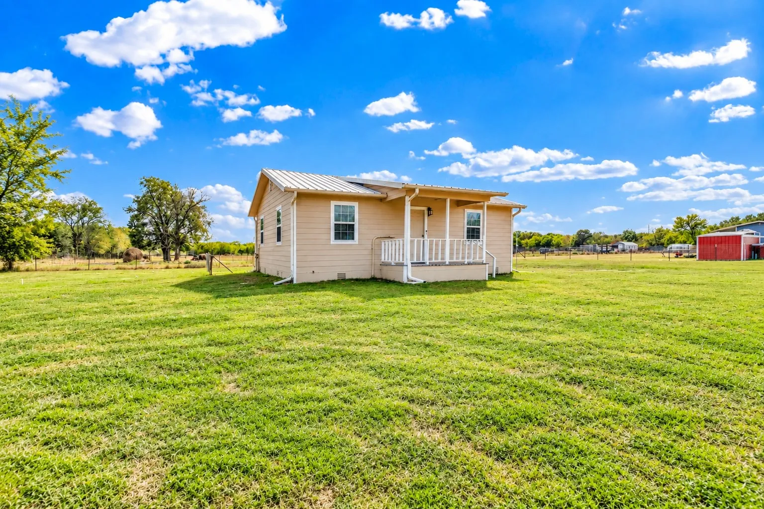 Single Family Residence For Sale in Hunt County , 5259 County Road 4604, Commerce, Texas 75428, 2 Bedroom, 1 Bathroom, Garage spaces, 720 Sqft, built in 2017, mls#21394340, Real Estate Agent in Commerce, Homes For Sale in Hunt county, Homes For Sale in Commerce, Realtor in Commerce Texas, Real Estate Brokerage Independent Realty Texas, Luminita Cordes Realtor