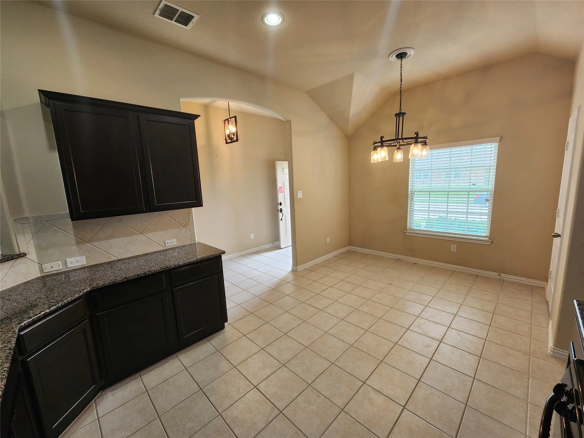 Single Family Residence For Rent in Tarrant County , 500 Paddle Drive, Crowley, Texas 76036, 3 Bedroom, 2 Bathroom, 2 Garage spaces, 1,592 Sqft, built in 2013, mls#21398277, Real Estate Agent in Crowley, Homes For Rent in Tarrant county, Homes For Rent in Crowley, Realtor in Crowley Texas, Real Estate Brokerage Independent Realty Texas, Luminita Cordes Realtor