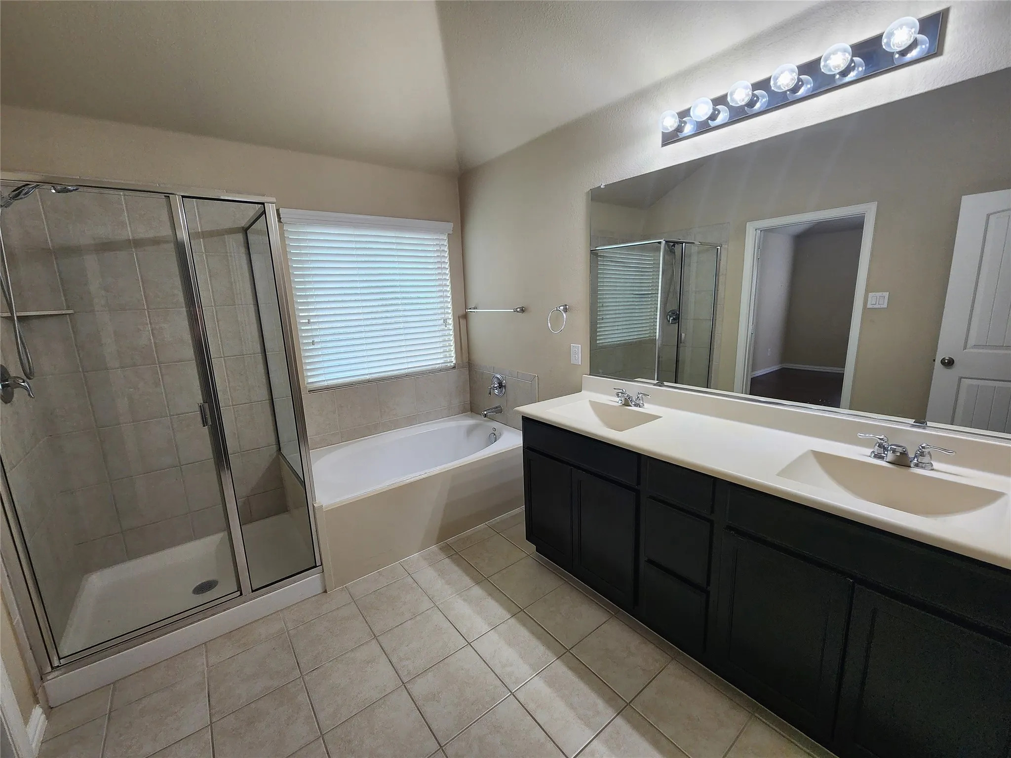 Single Family Residence For Rent in Tarrant County , 500 Paddle Drive, Crowley, Texas 76036, 3 Bedroom, 2 Bathroom, 2 Garage spaces, 1,592 Sqft, built in 2013, mls#21398277, Real Estate Agent in Crowley, Homes For Rent in Tarrant county, Homes For Rent in Crowley, Realtor in Crowley Texas, Real Estate Brokerage Independent Realty Texas, Luminita Cordes Realtor