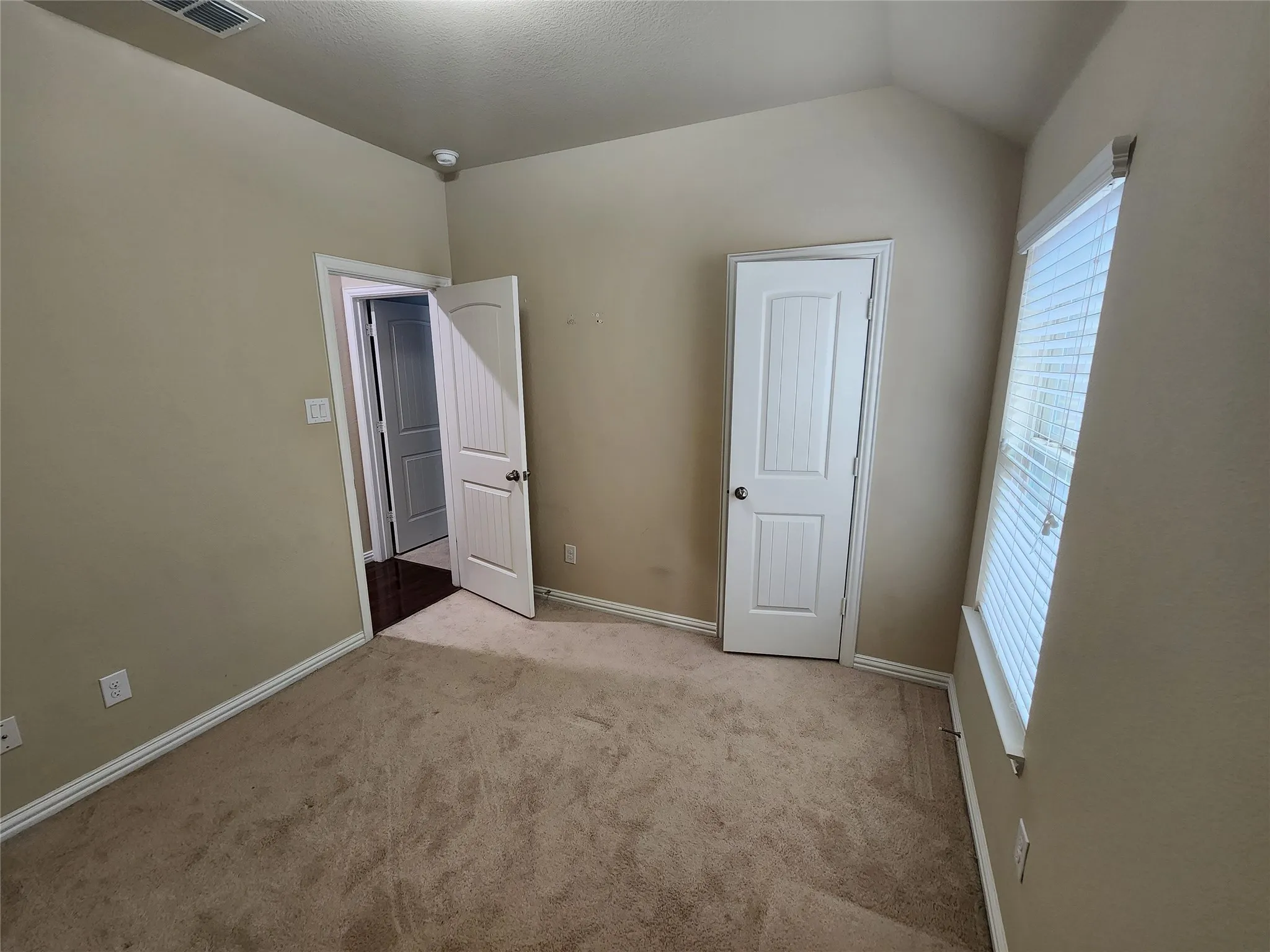 Single Family Residence For Rent in Tarrant County , 500 Paddle Drive, Crowley, Texas 76036, 3 Bedroom, 2 Bathroom, 2 Garage spaces, 1,592 Sqft, built in 2013, mls#21398277, Real Estate Agent in Crowley, Homes For Rent in Tarrant county, Homes For Rent in Crowley, Realtor in Crowley Texas, Real Estate Brokerage Independent Realty Texas, Luminita Cordes Realtor
