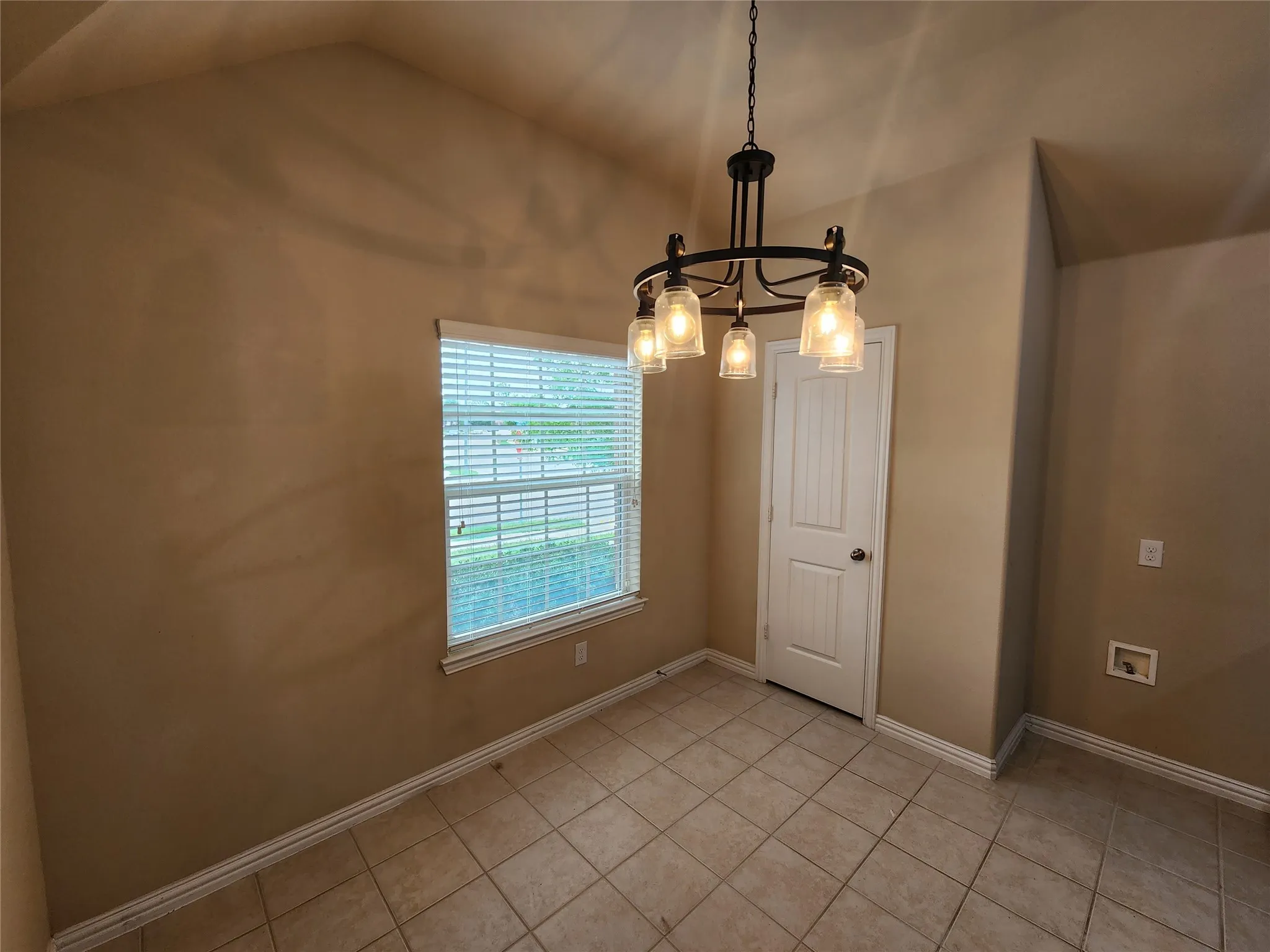 Single Family Residence For Rent in Tarrant County , 500 Paddle Drive, Crowley, Texas 76036, 3 Bedroom, 2 Bathroom, 2 Garage spaces, 1,592 Sqft, built in 2013, mls#21398277, Real Estate Agent in Crowley, Homes For Rent in Tarrant county, Homes For Rent in Crowley, Realtor in Crowley Texas, Real Estate Brokerage Independent Realty Texas, Luminita Cordes Realtor