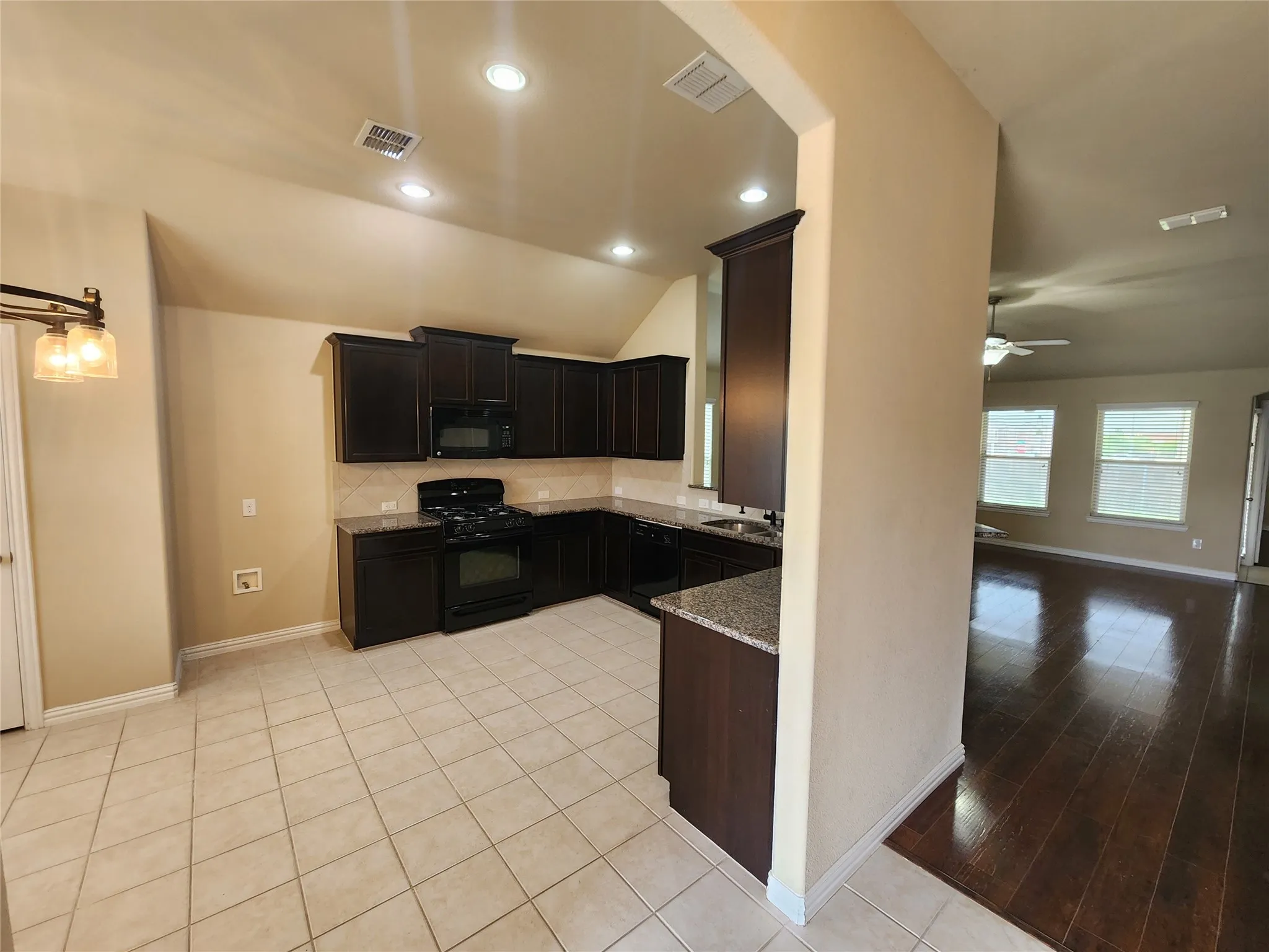 Single Family Residence For Rent in Tarrant County , 500 Paddle Drive, Crowley, Texas 76036, 3 Bedroom, 2 Bathroom, 2 Garage spaces, 1,592 Sqft, built in 2013, mls#21398277, Real Estate Agent in Crowley, Homes For Rent in Tarrant county, Homes For Rent in Crowley, Realtor in Crowley Texas, Real Estate Brokerage Independent Realty Texas, Luminita Cordes Realtor