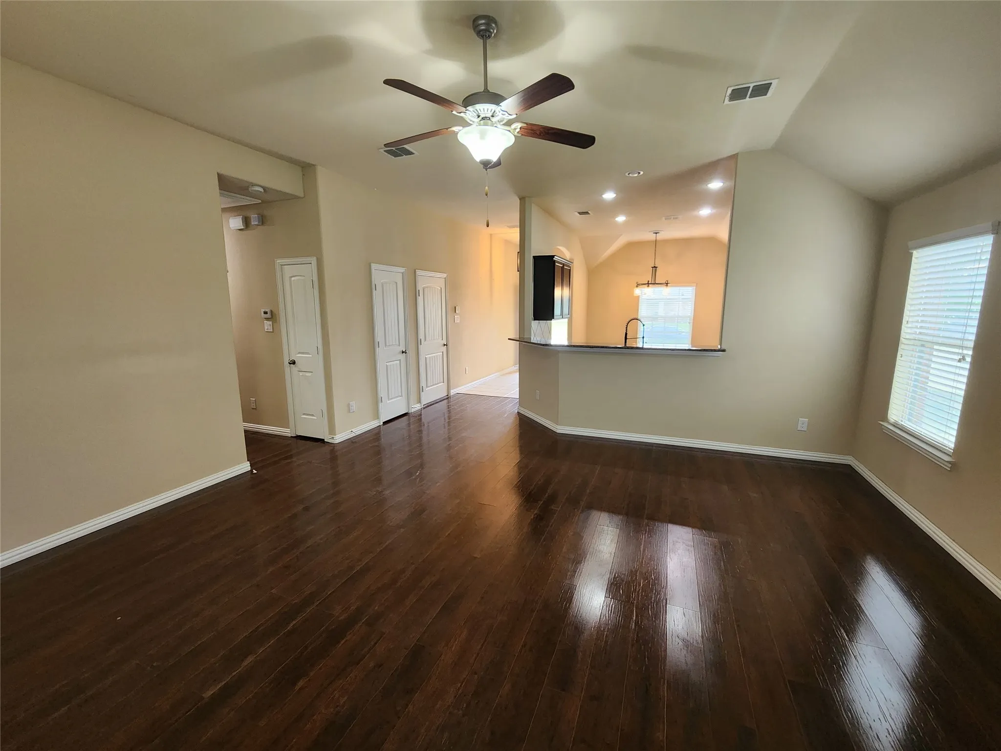 Single Family Residence For Rent in Tarrant County , 500 Paddle Drive, Crowley, Texas 76036, 3 Bedroom, 2 Bathroom, 2 Garage spaces, 1,592 Sqft, built in 2013, mls#21398277, Real Estate Agent in Crowley, Homes For Rent in Tarrant county, Homes For Rent in Crowley, Realtor in Crowley Texas, Real Estate Brokerage Independent Realty Texas, Luminita Cordes Realtor