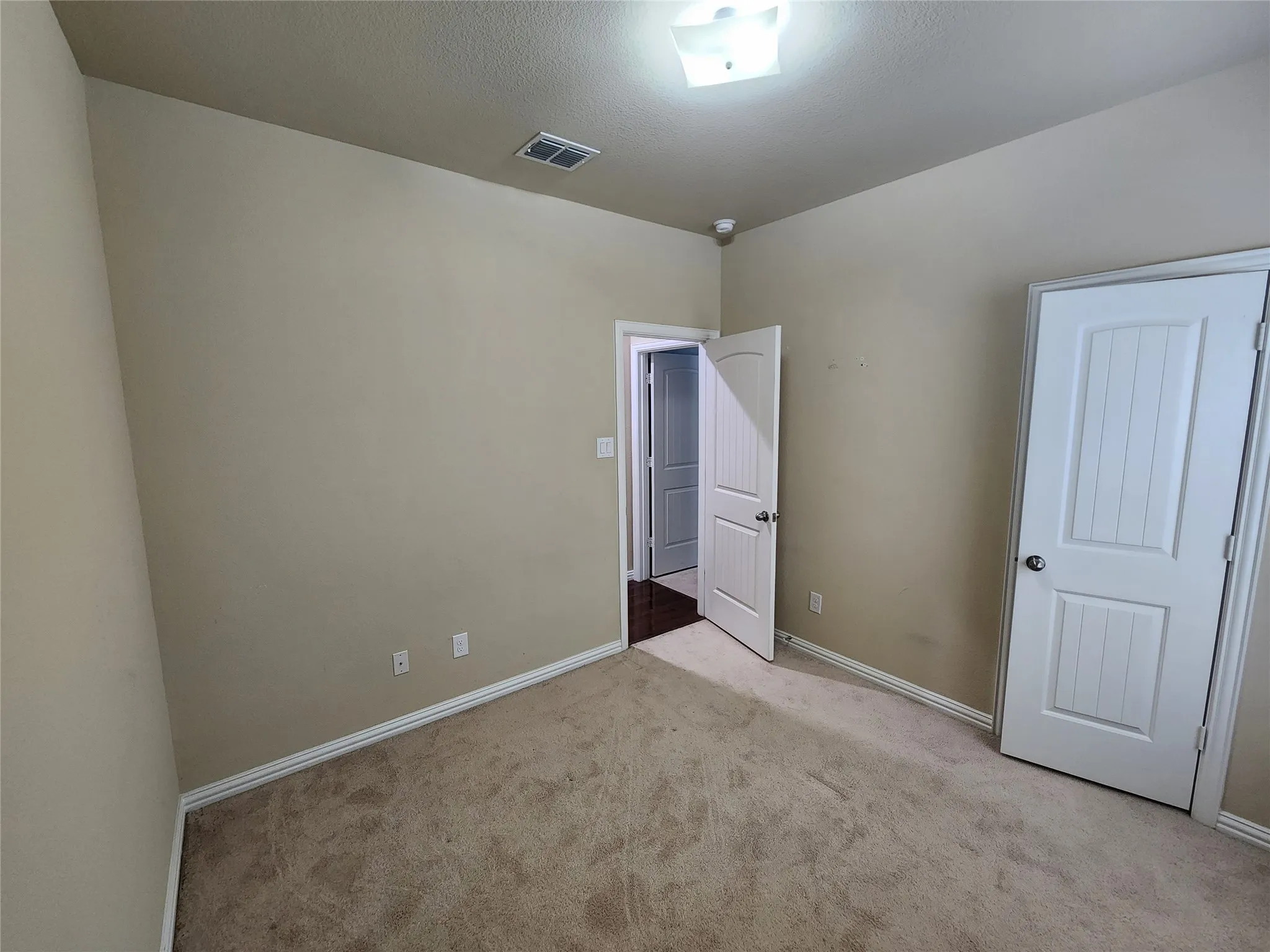 Single Family Residence For Rent in Tarrant County , 500 Paddle Drive, Crowley, Texas 76036, 3 Bedroom, 2 Bathroom, 2 Garage spaces, 1,592 Sqft, built in 2013, mls#21398277, Real Estate Agent in Crowley, Homes For Rent in Tarrant county, Homes For Rent in Crowley, Realtor in Crowley Texas, Real Estate Brokerage Independent Realty Texas, Luminita Cordes Realtor