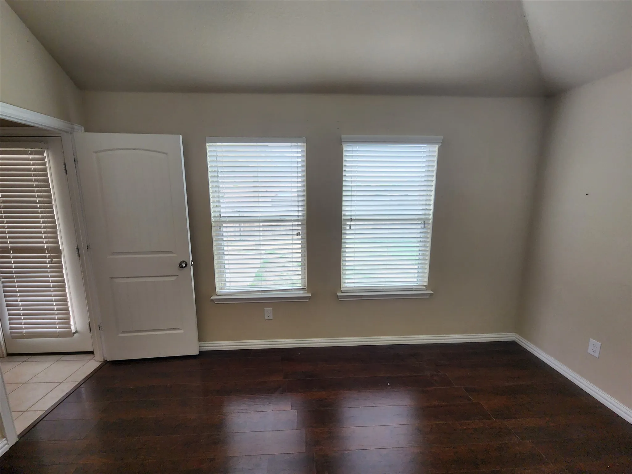 Single Family Residence For Rent in Tarrant County , 500 Paddle Drive, Crowley, Texas 76036, 3 Bedroom, 2 Bathroom, 2 Garage spaces, 1,592 Sqft, built in 2013, mls#21398277, Real Estate Agent in Crowley, Homes For Rent in Tarrant county, Homes For Rent in Crowley, Realtor in Crowley Texas, Real Estate Brokerage Independent Realty Texas, Luminita Cordes Realtor
