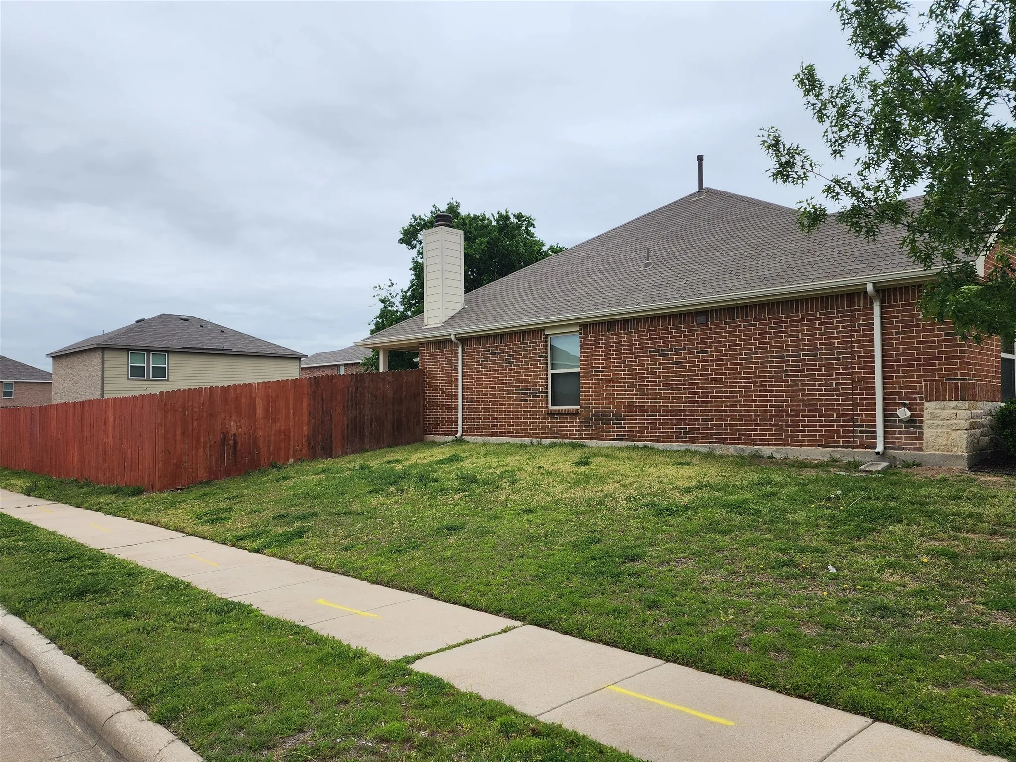 Single Family Residence For Rent in Tarrant County , 500 Paddle Drive, Crowley, Texas 76036, 3 Bedroom, 2 Bathroom, 2 Garage spaces, 1,592 Sqft, built in 2013, mls#21398277, Real Estate Agent in Crowley, Homes For Rent in Tarrant county, Homes For Rent in Crowley, Realtor in Crowley Texas, Real Estate Brokerage Independent Realty Texas, Luminita Cordes Realtor