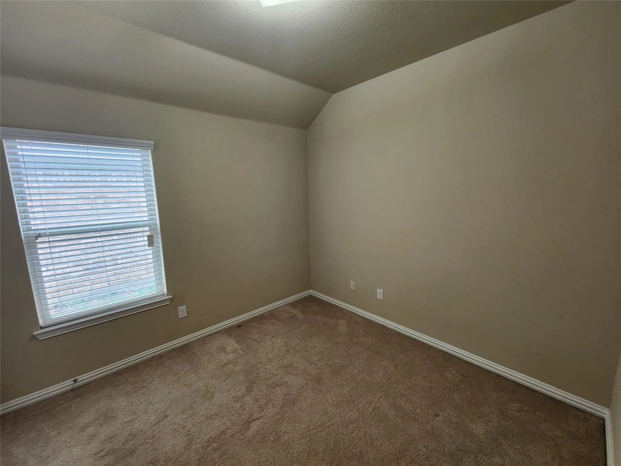 Single Family Residence For Rent in Tarrant County , 500 Paddle Drive, Crowley, Texas 76036, 3 Bedroom, 2 Bathroom, 2 Garage spaces, 1,592 Sqft, built in 2013, mls#21398277, Real Estate Agent in Crowley, Homes For Rent in Tarrant county, Homes For Rent in Crowley, Realtor in Crowley Texas, Real Estate Brokerage Independent Realty Texas, Luminita Cordes Realtor