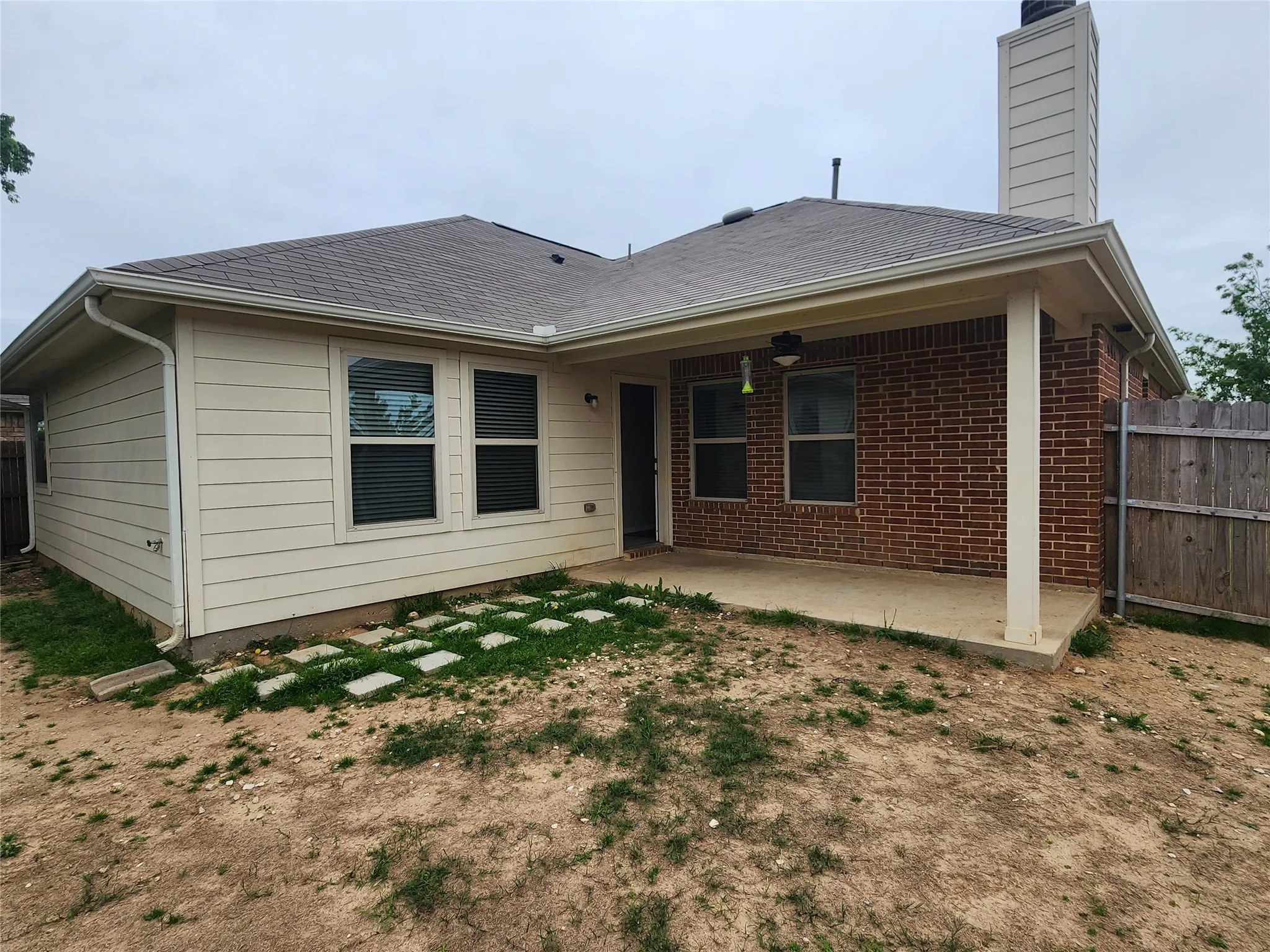 Single Family Residence For Rent in Tarrant County , 500 Paddle Drive, Crowley, Texas 76036, 3 Bedroom, 2 Bathroom, 2 Garage spaces, 1,592 Sqft, built in 2013, mls#21398277, Real Estate Agent in Crowley, Homes For Rent in Tarrant county, Homes For Rent in Crowley, Realtor in Crowley Texas, Real Estate Brokerage Independent Realty Texas, Luminita Cordes Realtor
