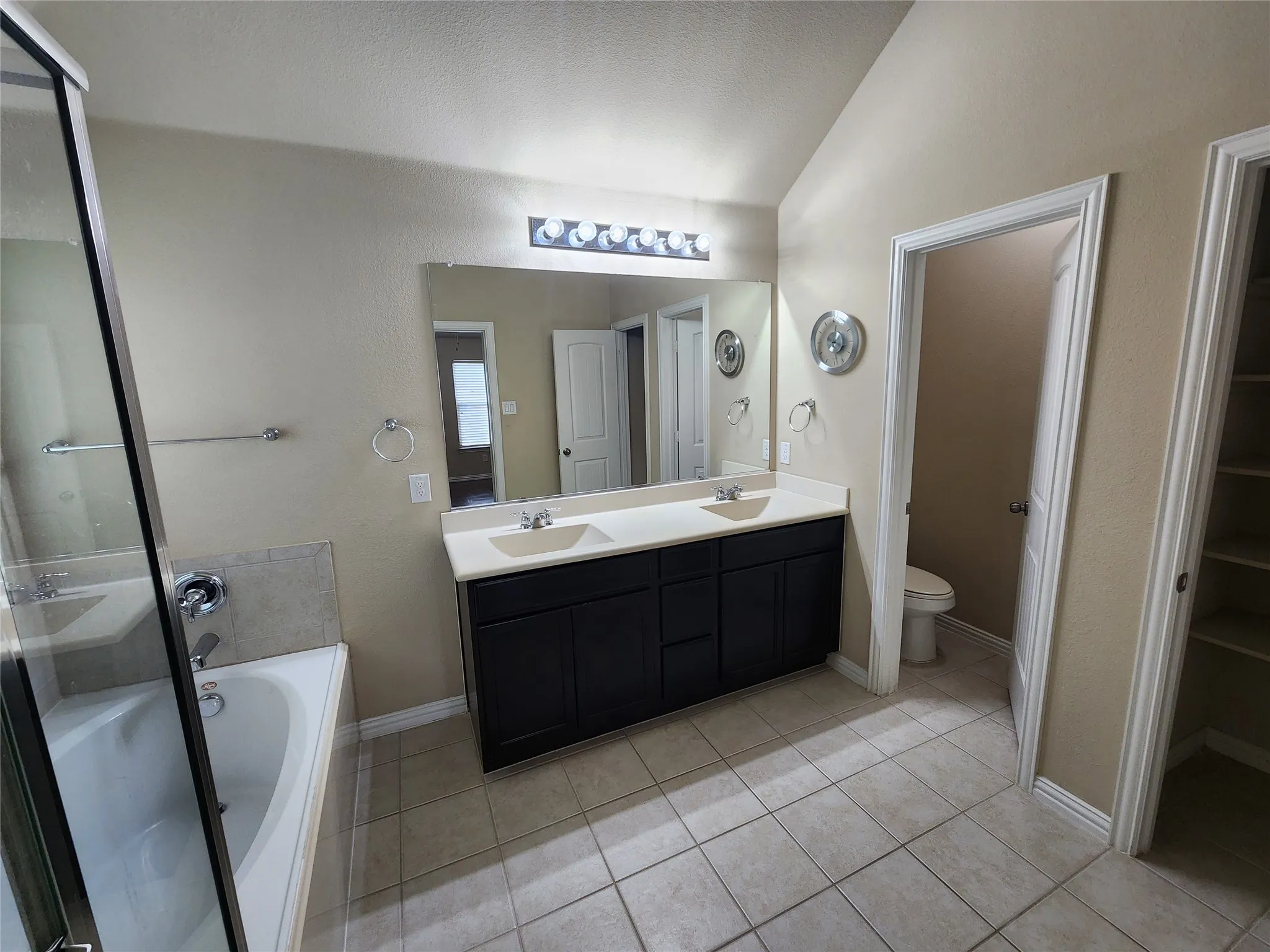 Single Family Residence For Rent in Tarrant County , 500 Paddle Drive, Crowley, Texas 76036, 3 Bedroom, 2 Bathroom, 2 Garage spaces, 1,592 Sqft, built in 2013, mls#21398277, Real Estate Agent in Crowley, Homes For Rent in Tarrant county, Homes For Rent in Crowley, Realtor in Crowley Texas, Real Estate Brokerage Independent Realty Texas, Luminita Cordes Realtor