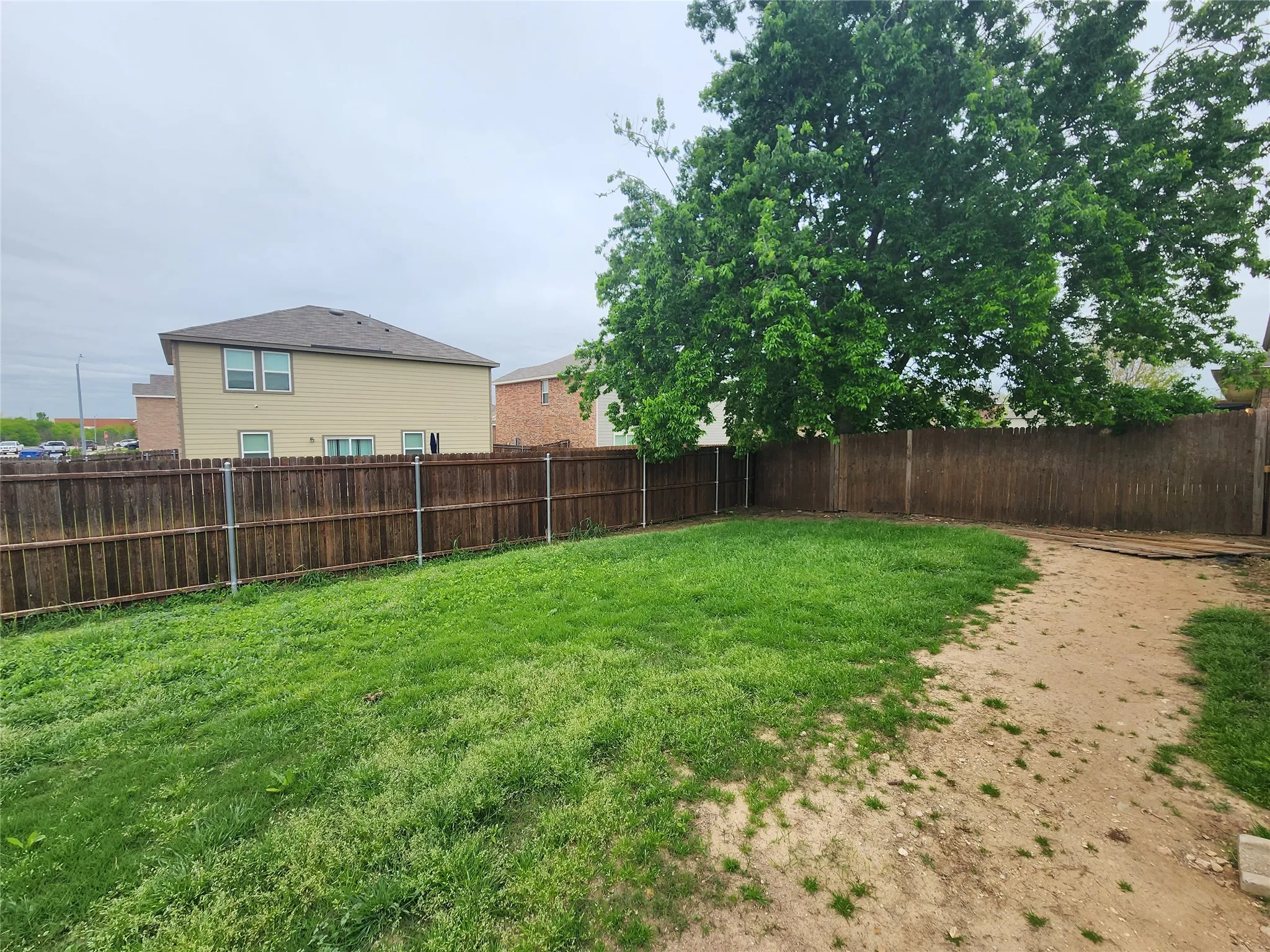 Single Family Residence For Rent in Tarrant County , 500 Paddle Drive, Crowley, Texas 76036, 3 Bedroom, 2 Bathroom, 2 Garage spaces, 1,592 Sqft, built in 2013, mls#21398277, Real Estate Agent in Crowley, Homes For Rent in Tarrant county, Homes For Rent in Crowley, Realtor in Crowley Texas, Real Estate Brokerage Independent Realty Texas, Luminita Cordes Realtor