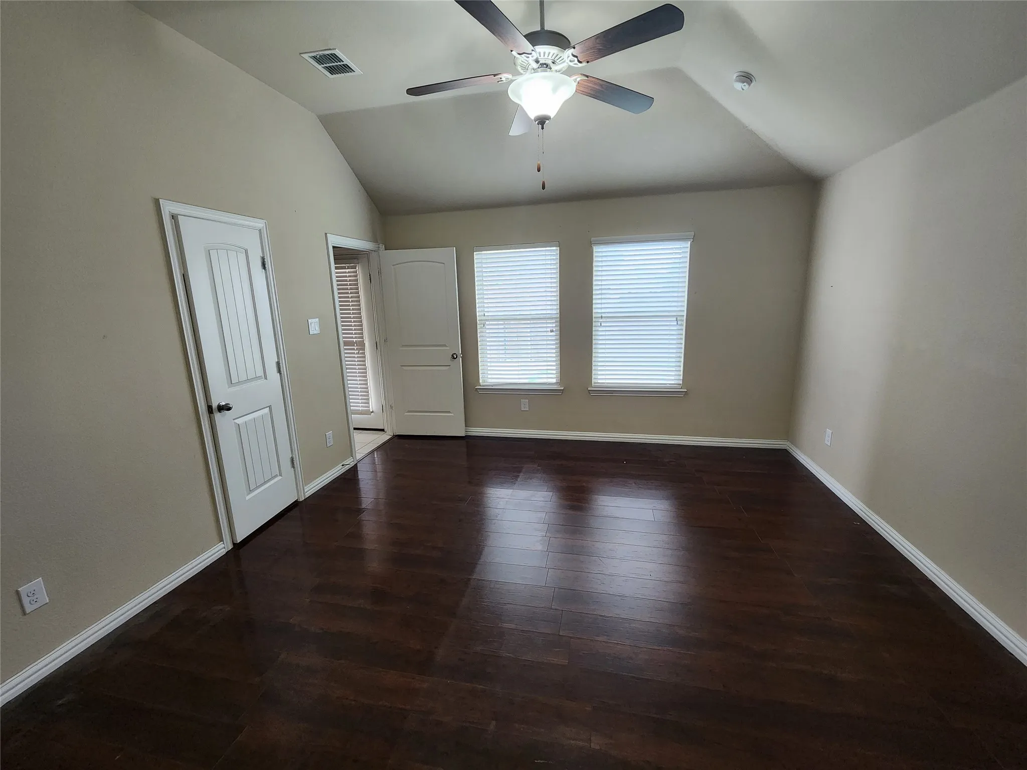 Single Family Residence For Rent in Tarrant County , 500 Paddle Drive, Crowley, Texas 76036, 3 Bedroom, 2 Bathroom, 2 Garage spaces, 1,592 Sqft, built in 2013, mls#21398277, Real Estate Agent in Crowley, Homes For Rent in Tarrant county, Homes For Rent in Crowley, Realtor in Crowley Texas, Real Estate Brokerage Independent Realty Texas, Luminita Cordes Realtor
