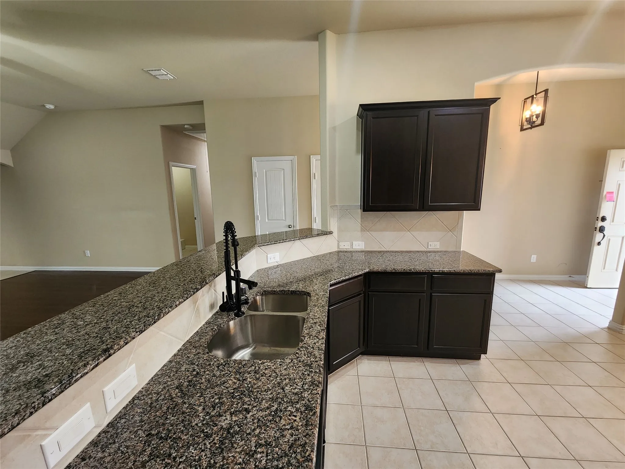 Single Family Residence For Rent in Tarrant County , 500 Paddle Drive, Crowley, Texas 76036, 3 Bedroom, 2 Bathroom, 2 Garage spaces, 1,592 Sqft, built in 2013, mls#21398277, Real Estate Agent in Crowley, Homes For Rent in Tarrant county, Homes For Rent in Crowley, Realtor in Crowley Texas, Real Estate Brokerage Independent Realty Texas, Luminita Cordes Realtor