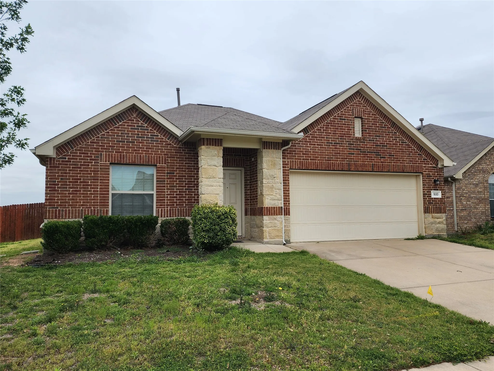 Single Family Residence For Rent in Tarrant County , 500 Paddle Drive, Crowley, Texas 76036, 3 Bedroom, 2 Bathroom, 2 Garage spaces, 1,592 Sqft, built in 2013, mls#21398277, Real Estate Agent in Crowley, Homes For Rent in Tarrant county, Homes For Rent in Crowley, Realtor in Crowley Texas, Real Estate Brokerage Independent Realty Texas, Luminita Cordes Realtor